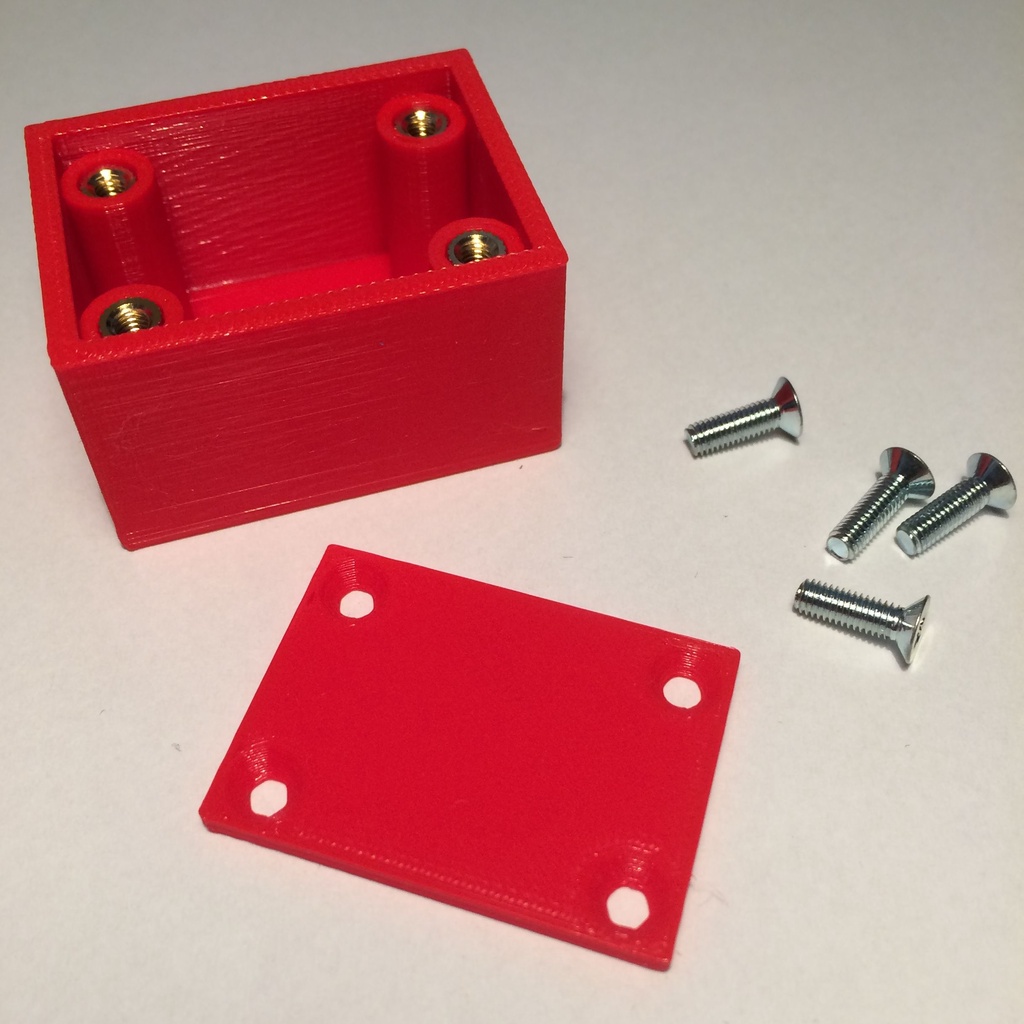 Customisable 3D printed boxes with screwable bolts