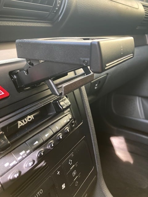 IPhone stand for Audi