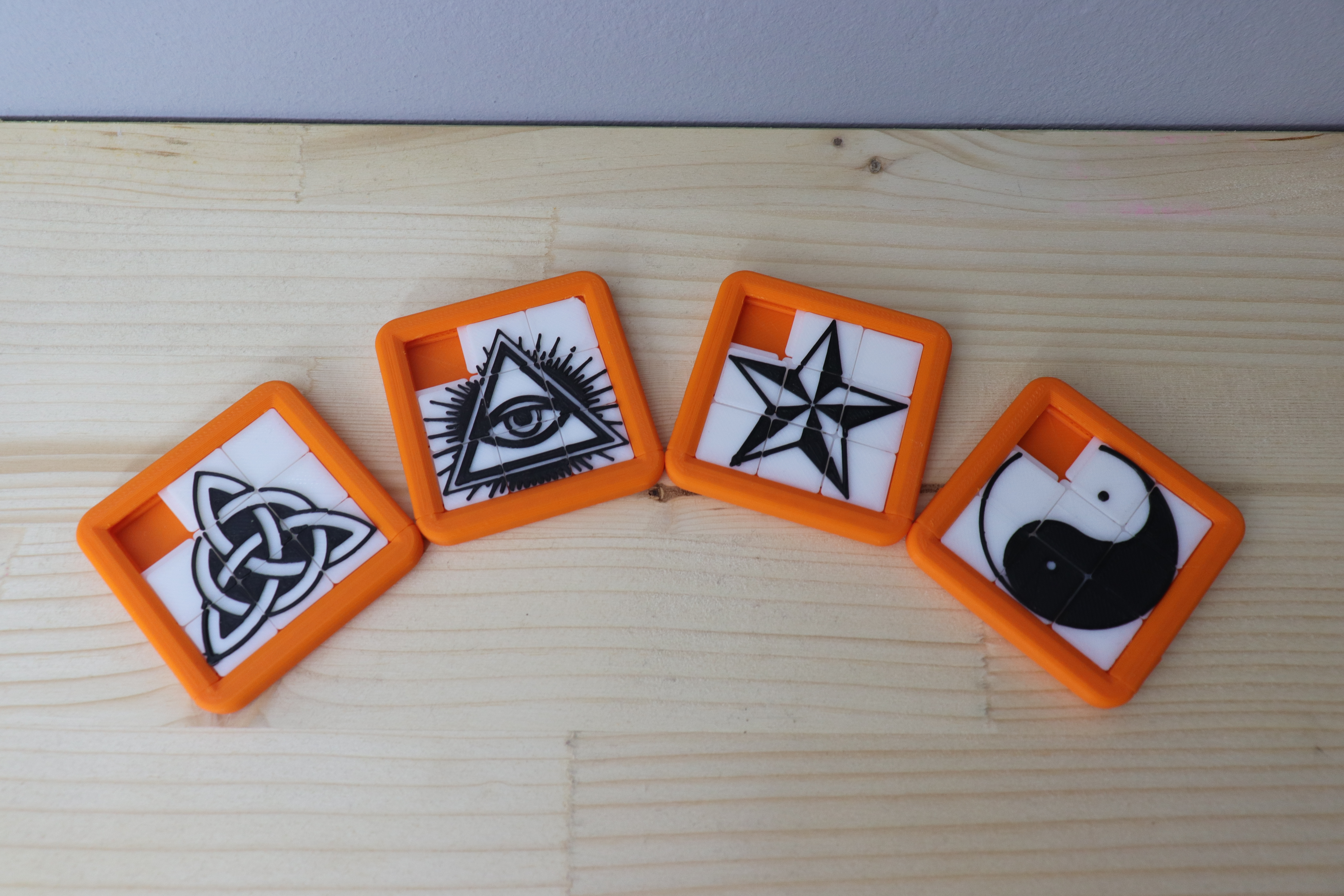 Simple simbols puzzles