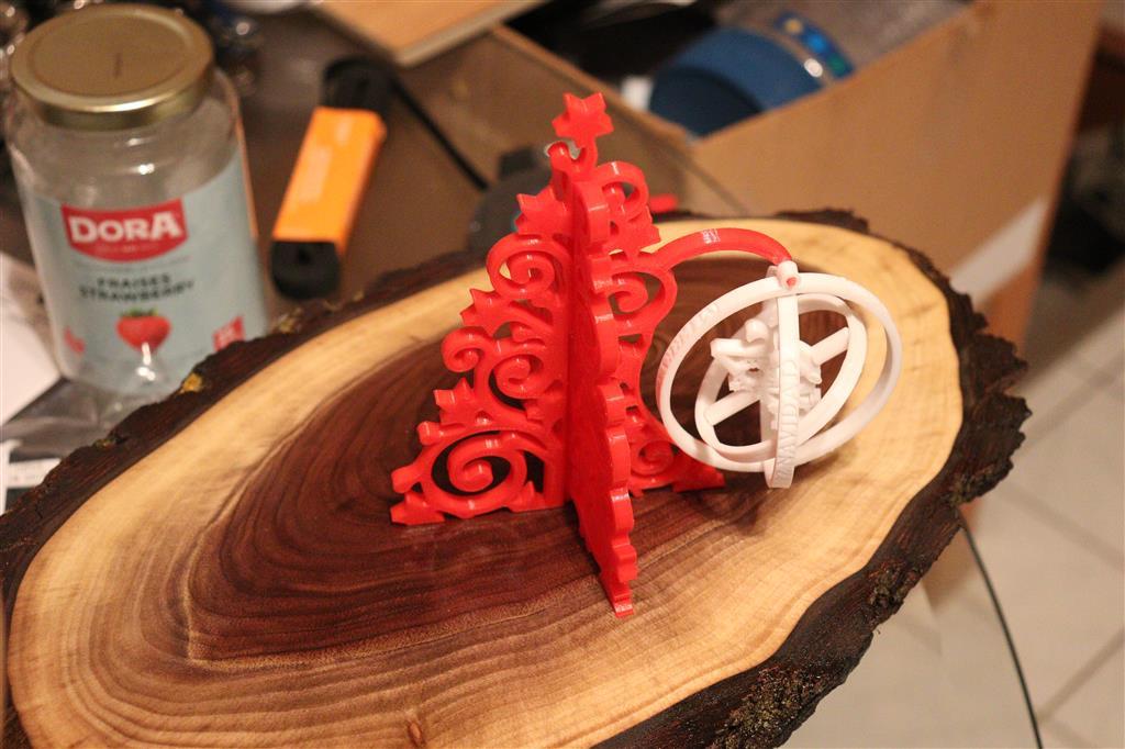 3D Tree Hanger for a Christmas Gyro Ornament