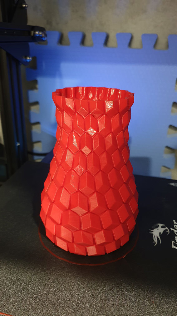 Levitation Curved honeycomb vase