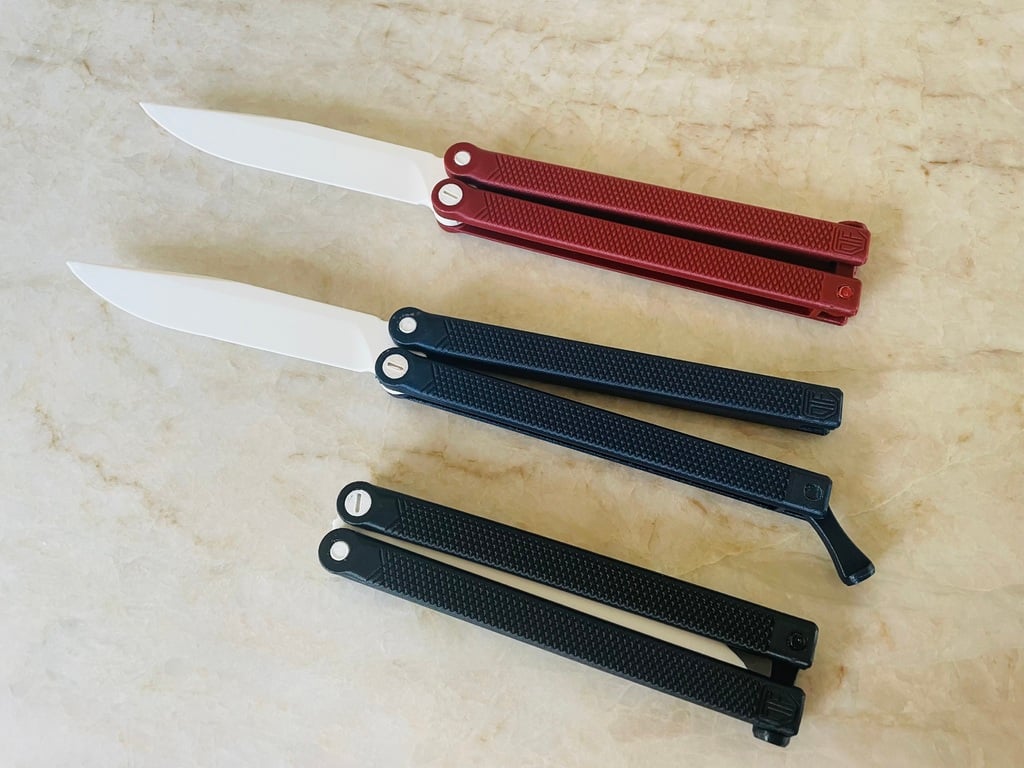 Toy Butterfly Knife / Balisong (No Hardware Needed)