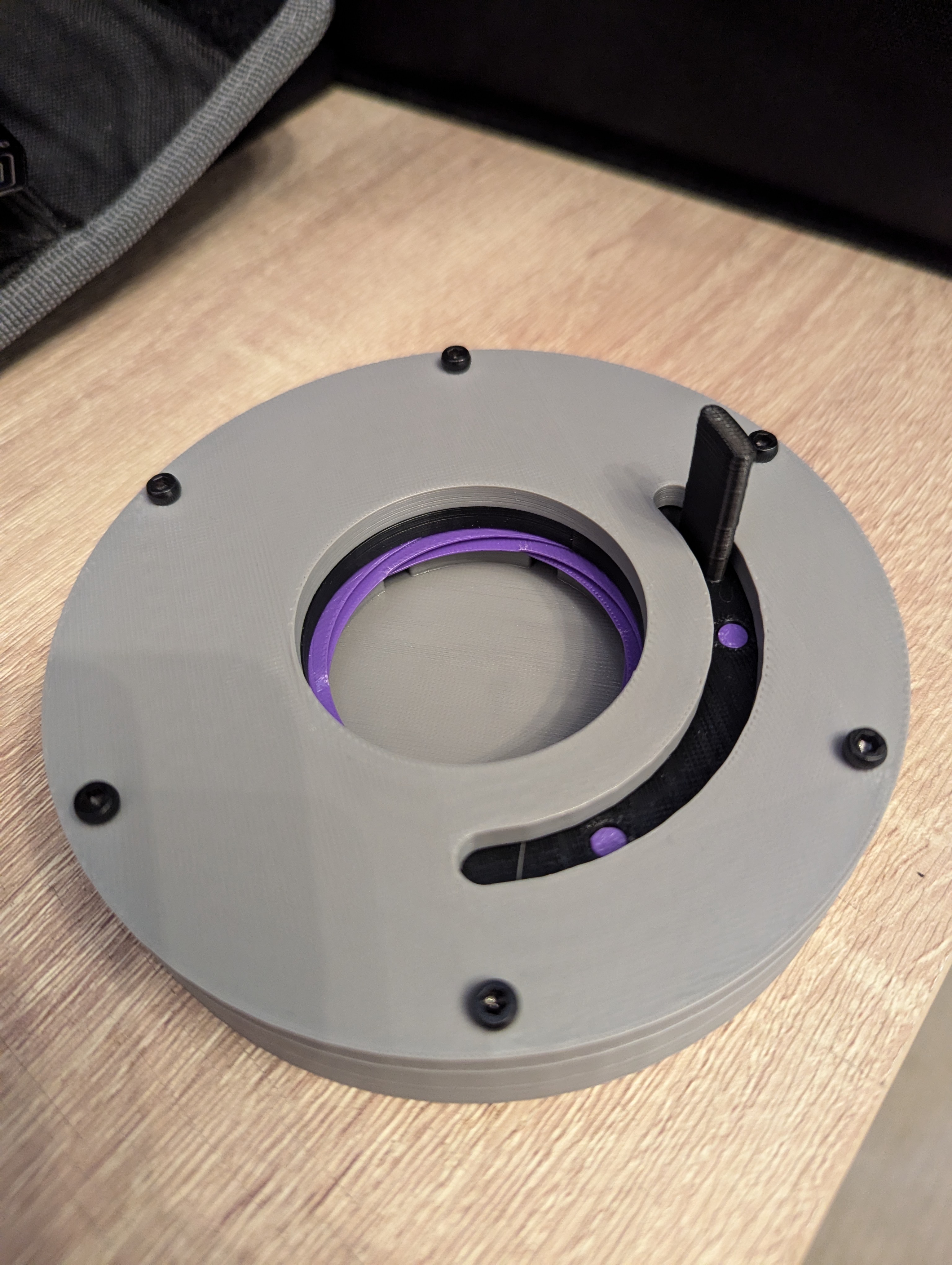 Iris Shutter Mechanism Fidget Toy