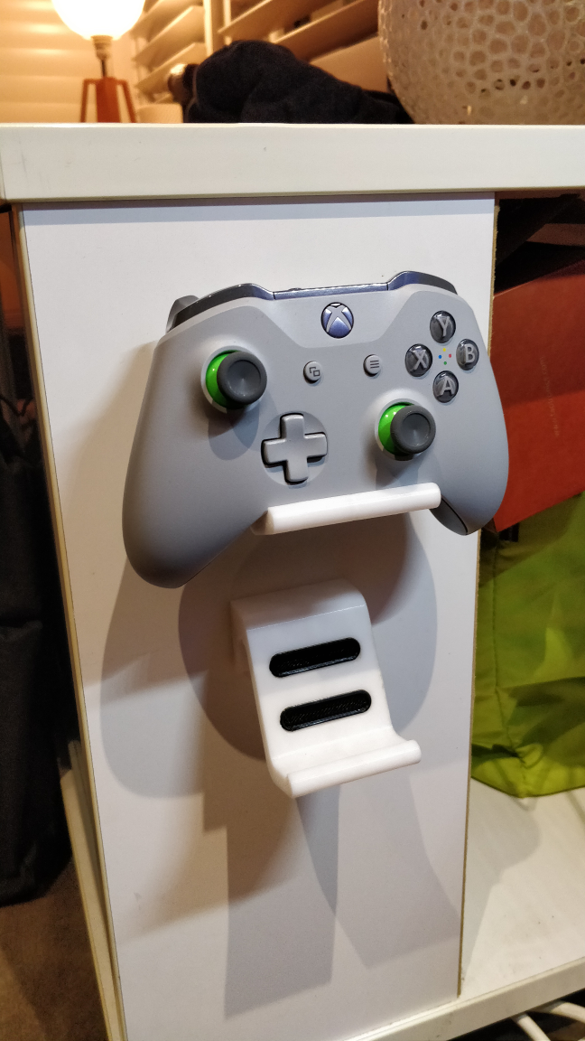 Minimal Xbox One S Controller Wall Hanger / Mount