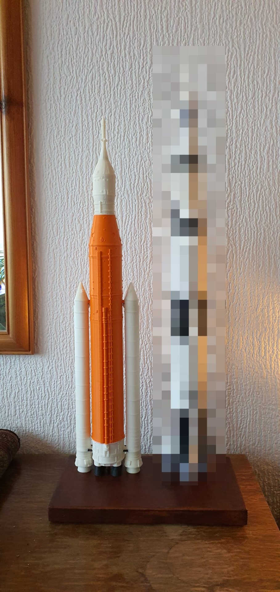NASA SLS Artemis Scale 1:150 (98 mtr --> 65,3 cm)