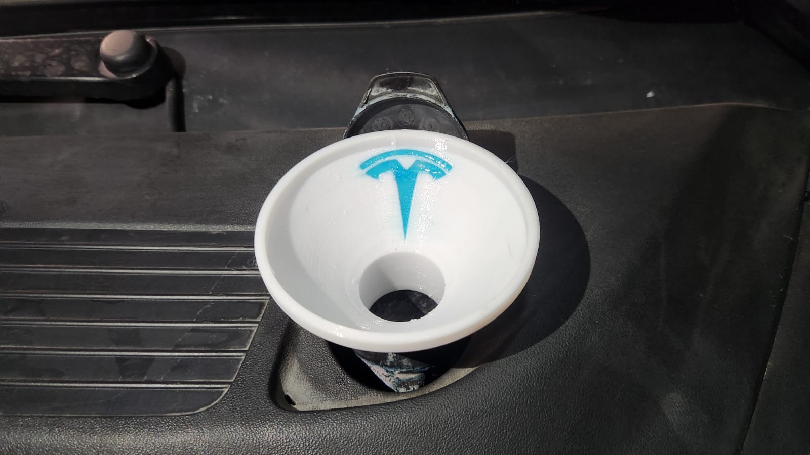 Tesla Windshield Washer Funnel – Easy Fill Adapter