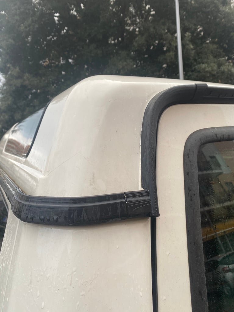 rear rain gutter finisher for Land Rover Discovery 2 