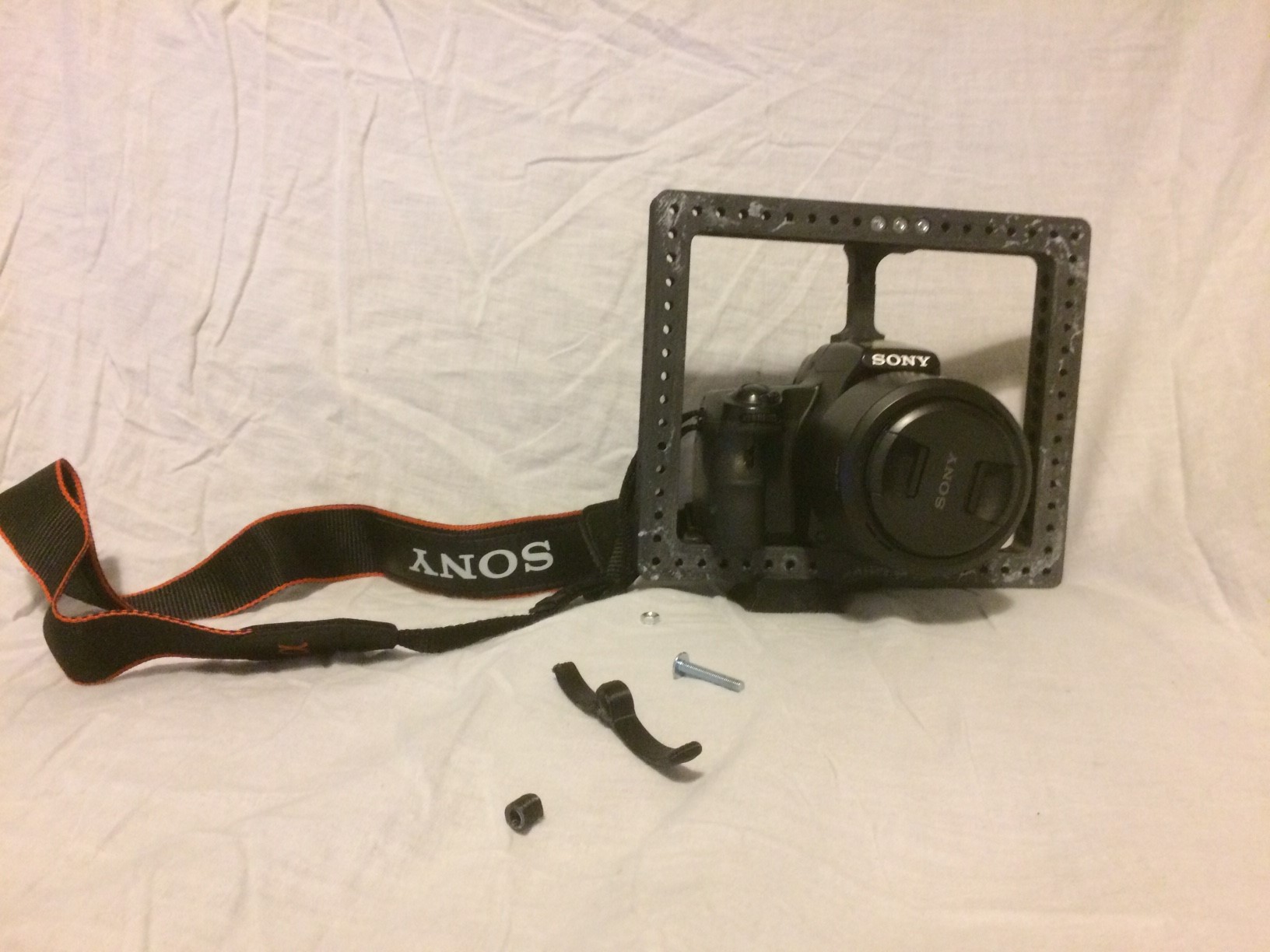 Remote button for cage modular DSLR