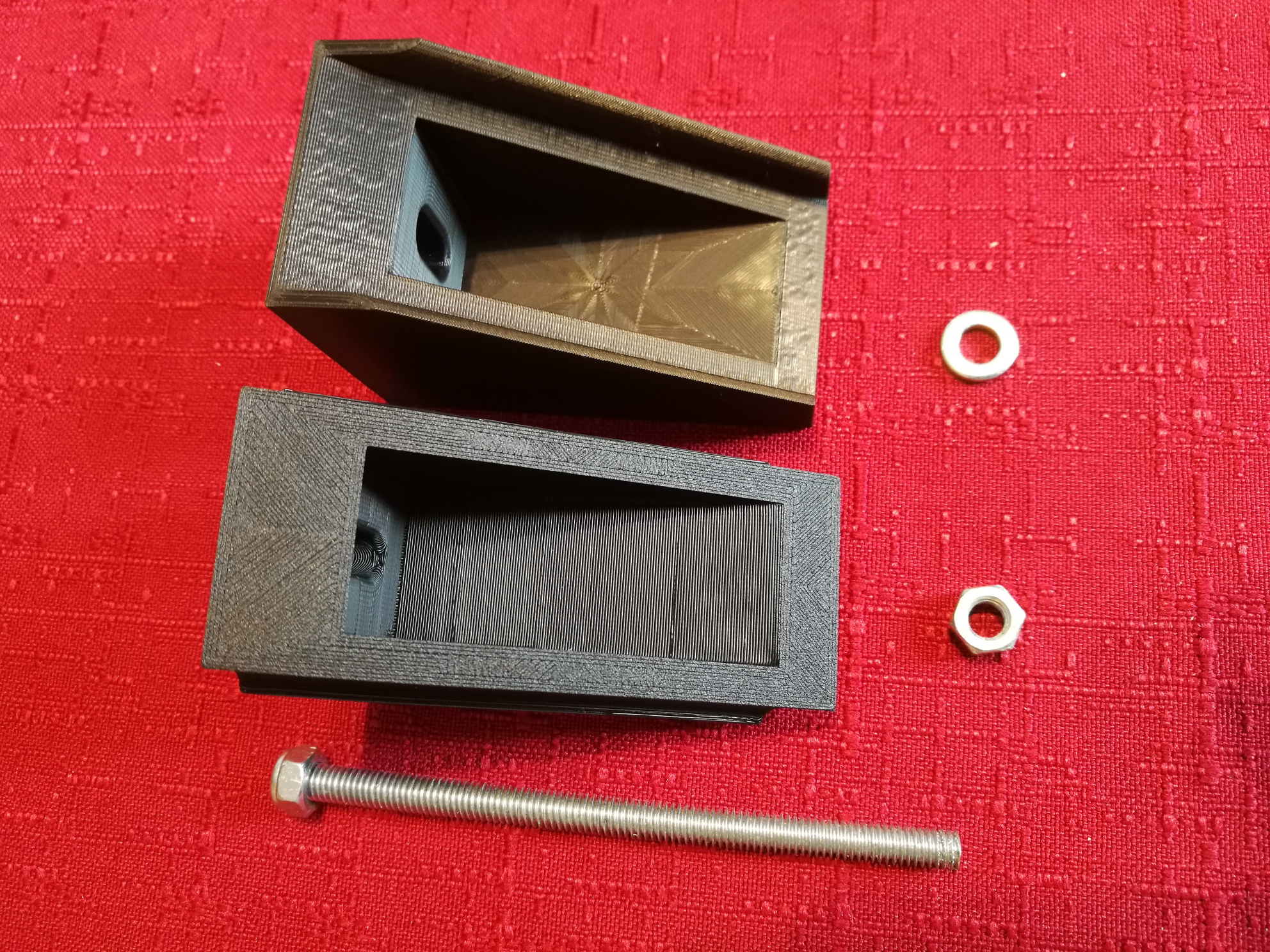 Adjustable leveling wedge (jack wedge)