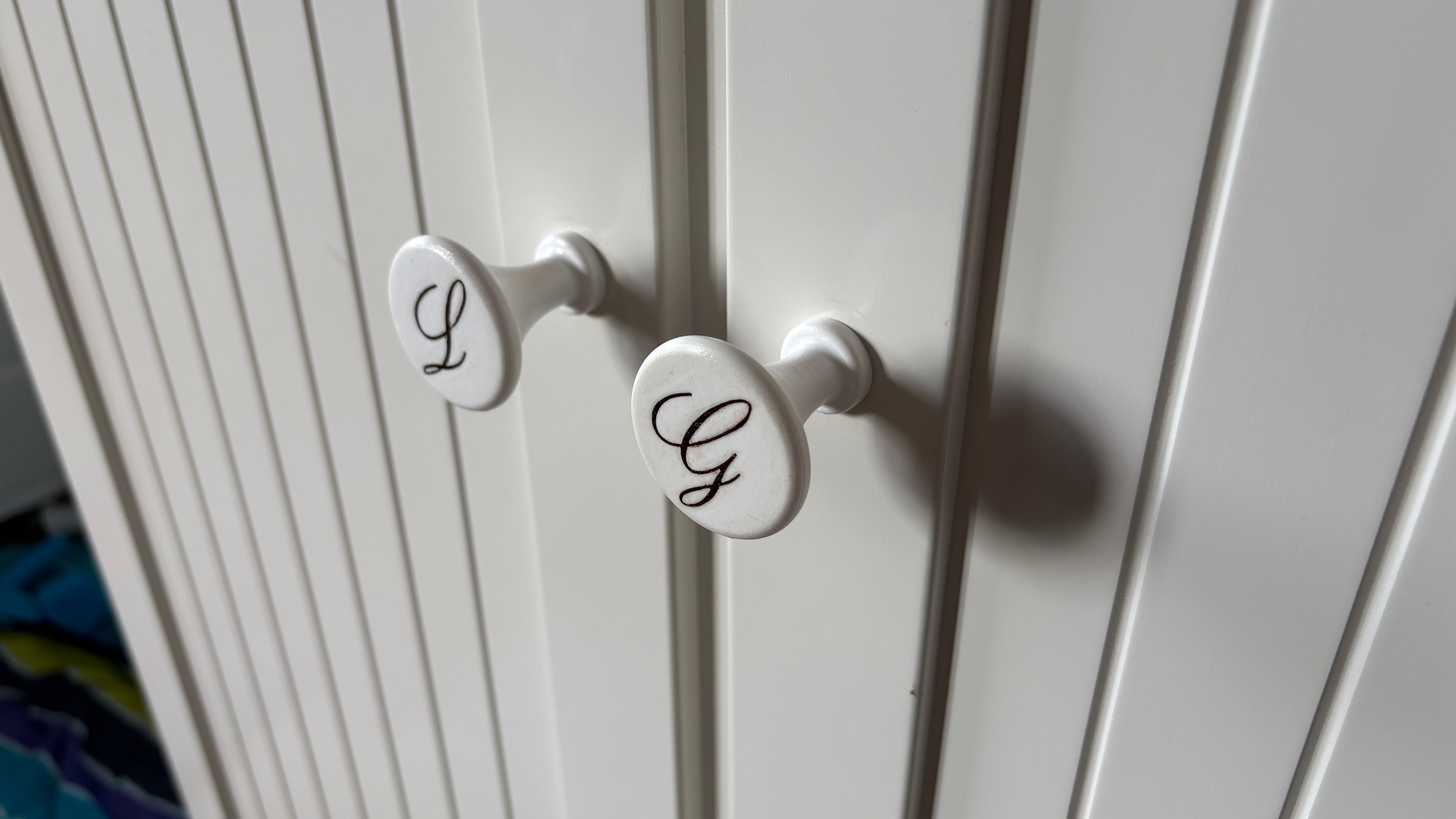 Cabinet handle with letters