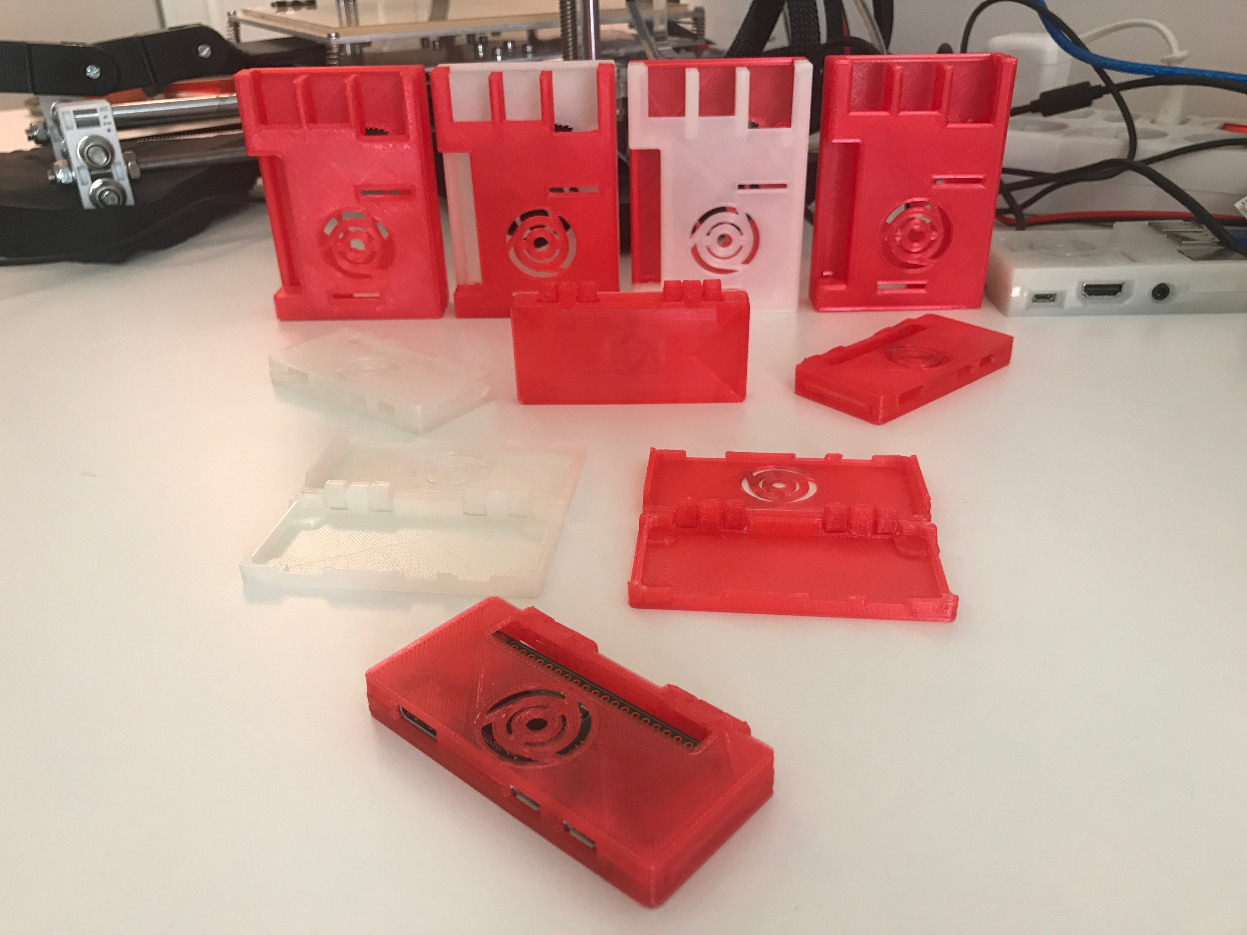 Raspberry Pi Zero case with hinge and snap fit (one print)