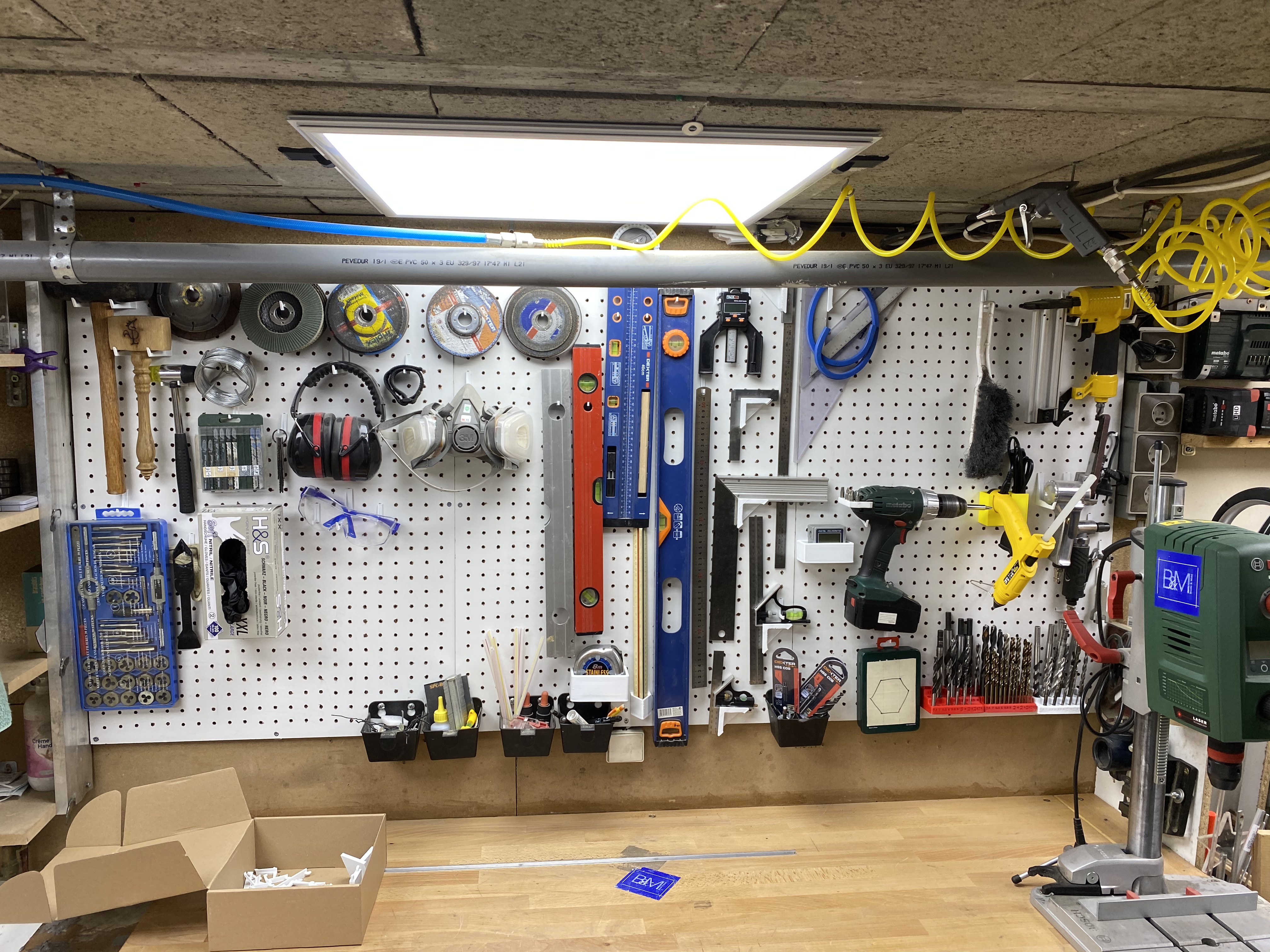 TABLEAU À OUTILS DIY - GABARIT DE PERÇAGE ET ACCESSOIRES