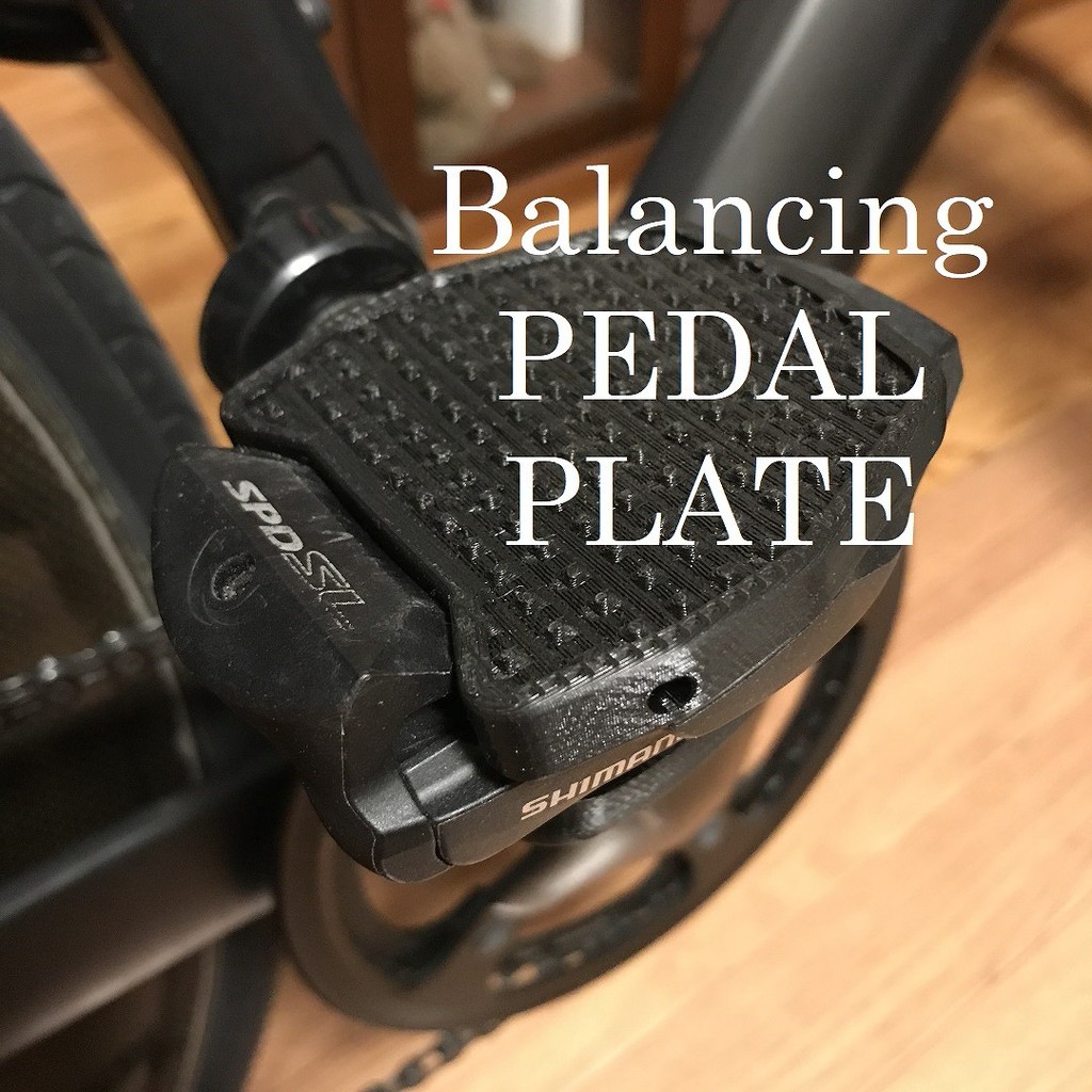 Pedal plate with tread surface facing upward