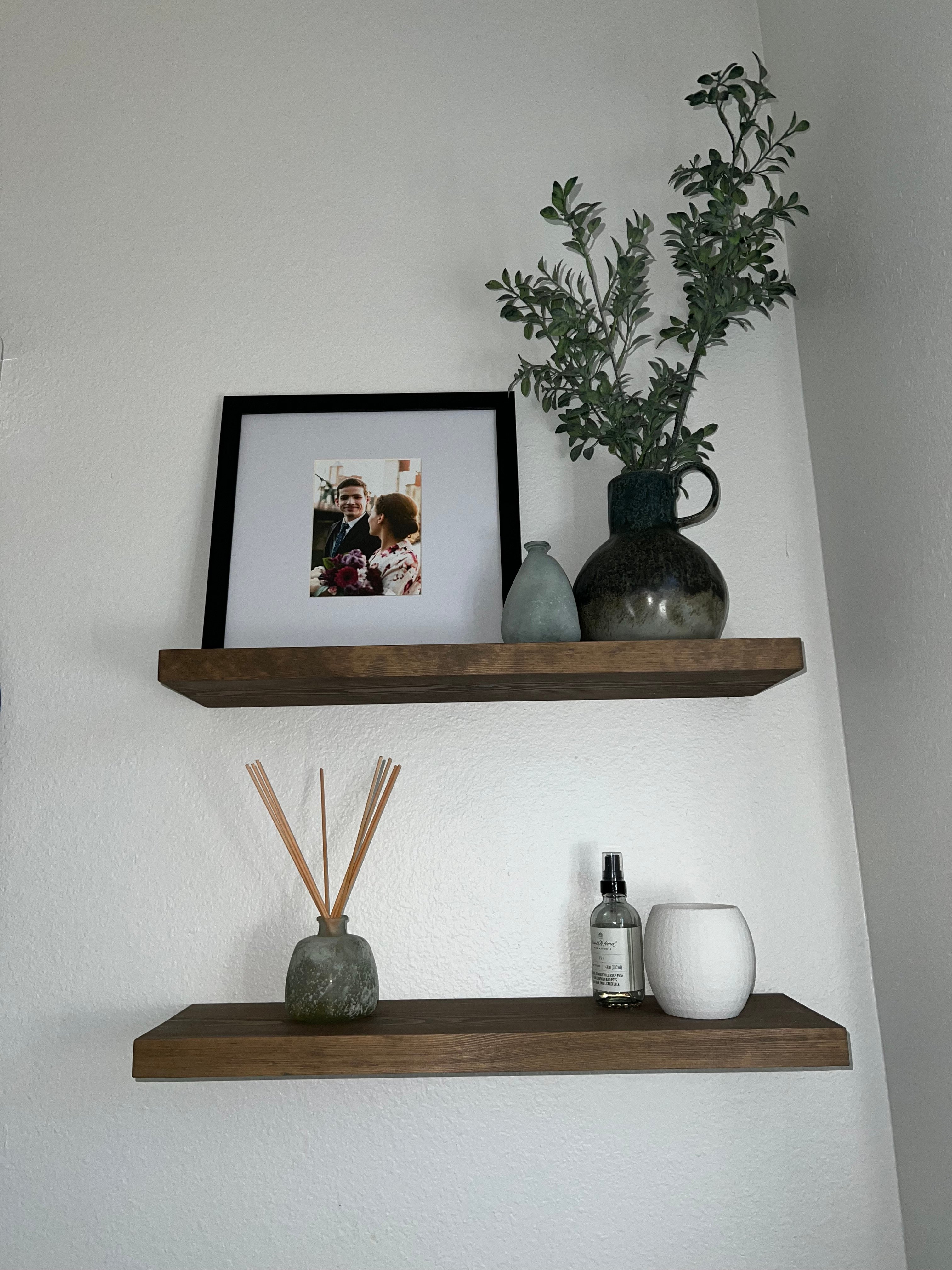 Modern round and tall vases are available in 3 different sizes.