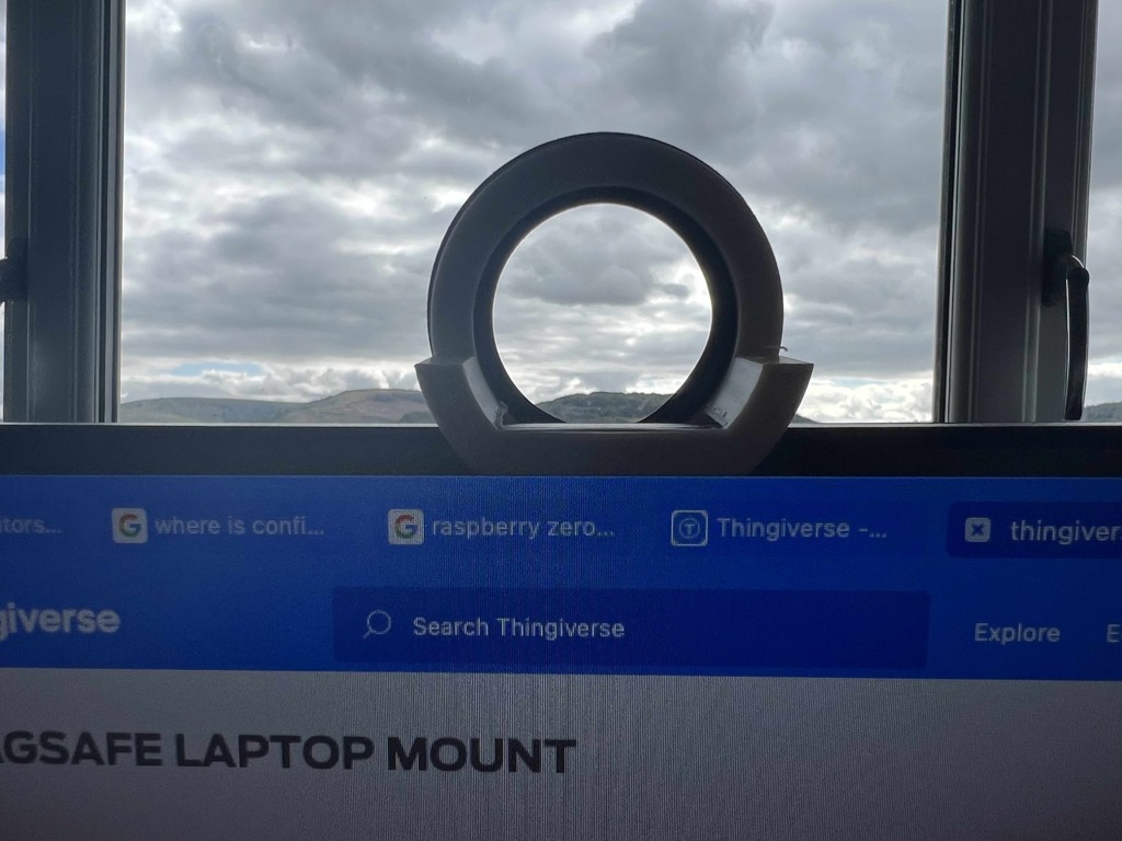 MagSafe Laptop Mount