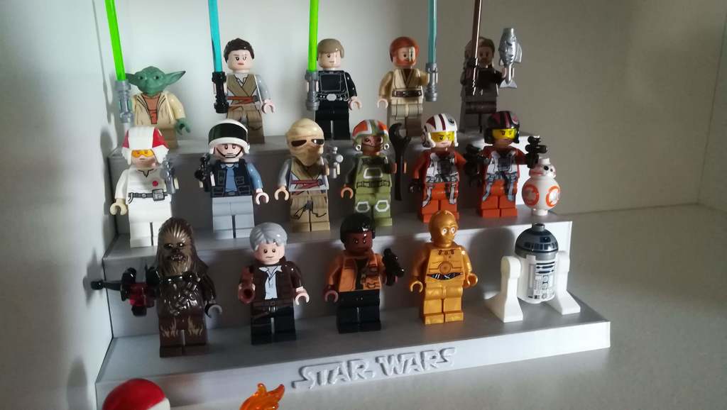 Lego Star Wars figurines stand