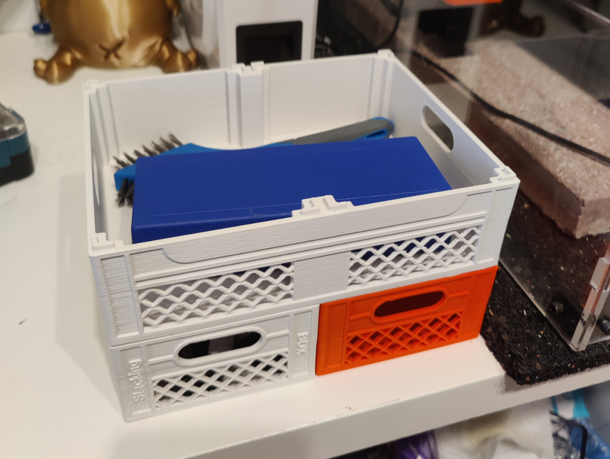 Big stackable crate