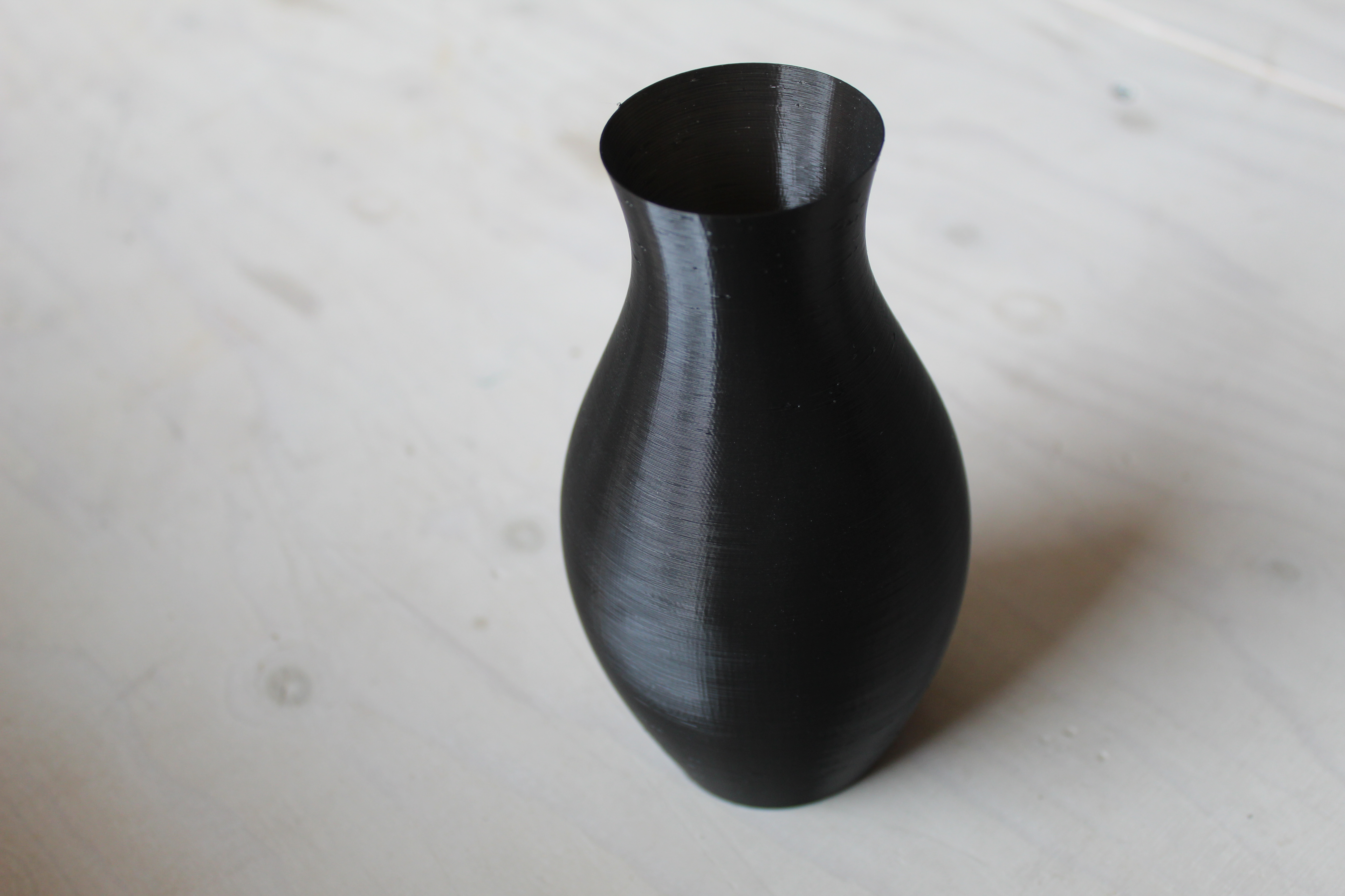 round vase