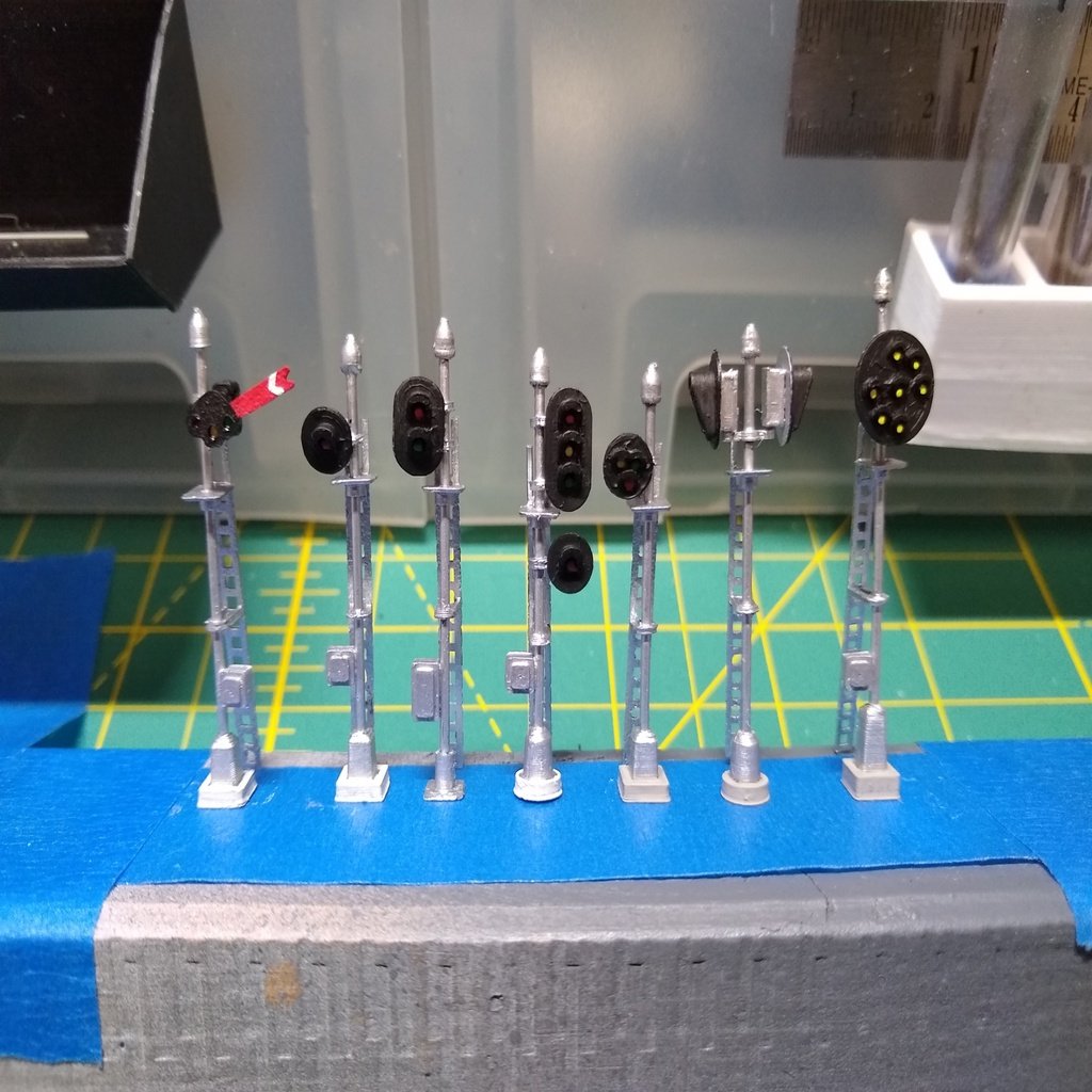 N Scale Customizable Signals
