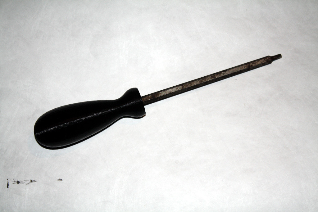 1/4" Screwdriver Bit Handle With Retaining Bead