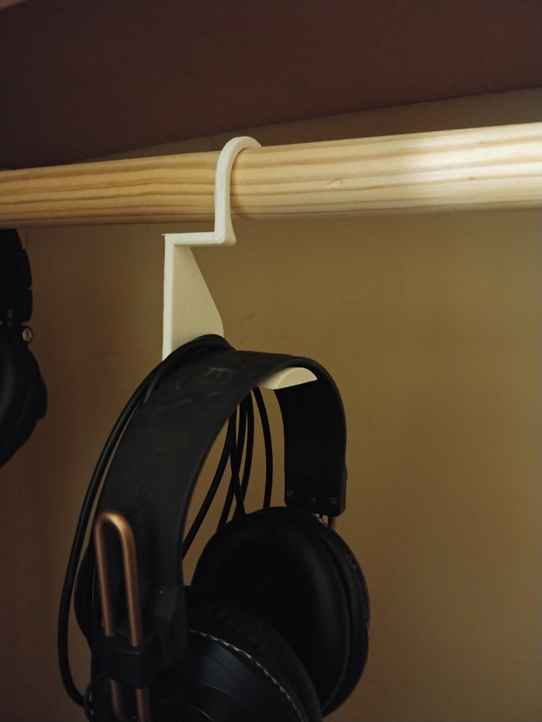 Closet rod headphone hanger