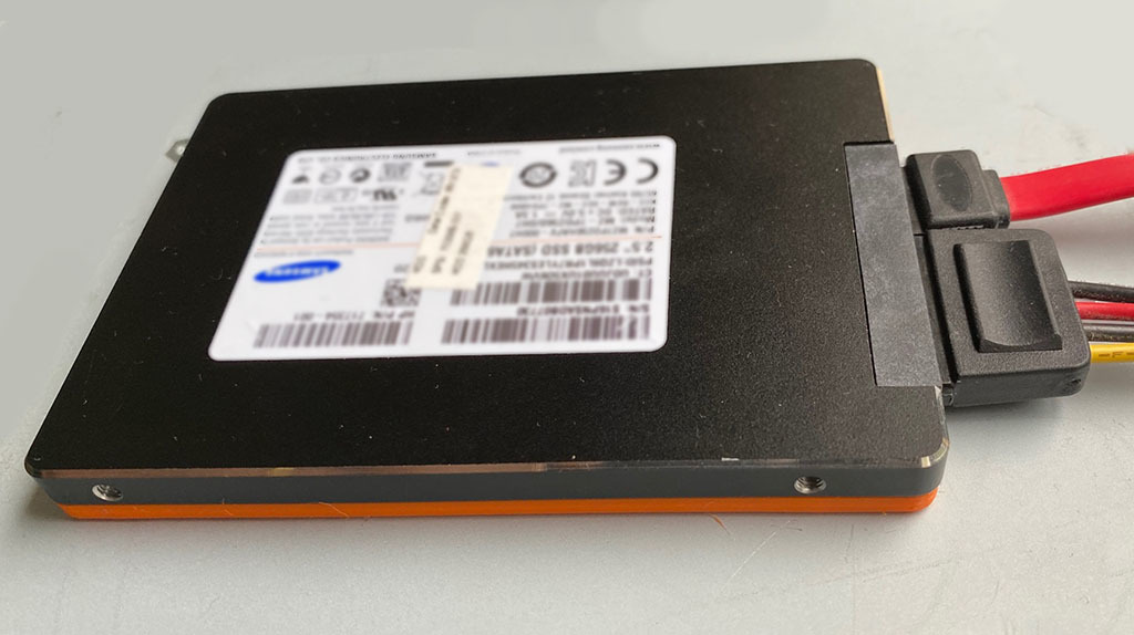 Magnetic SSD support