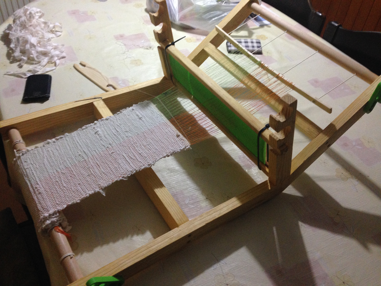 Simple rigid heddle loom