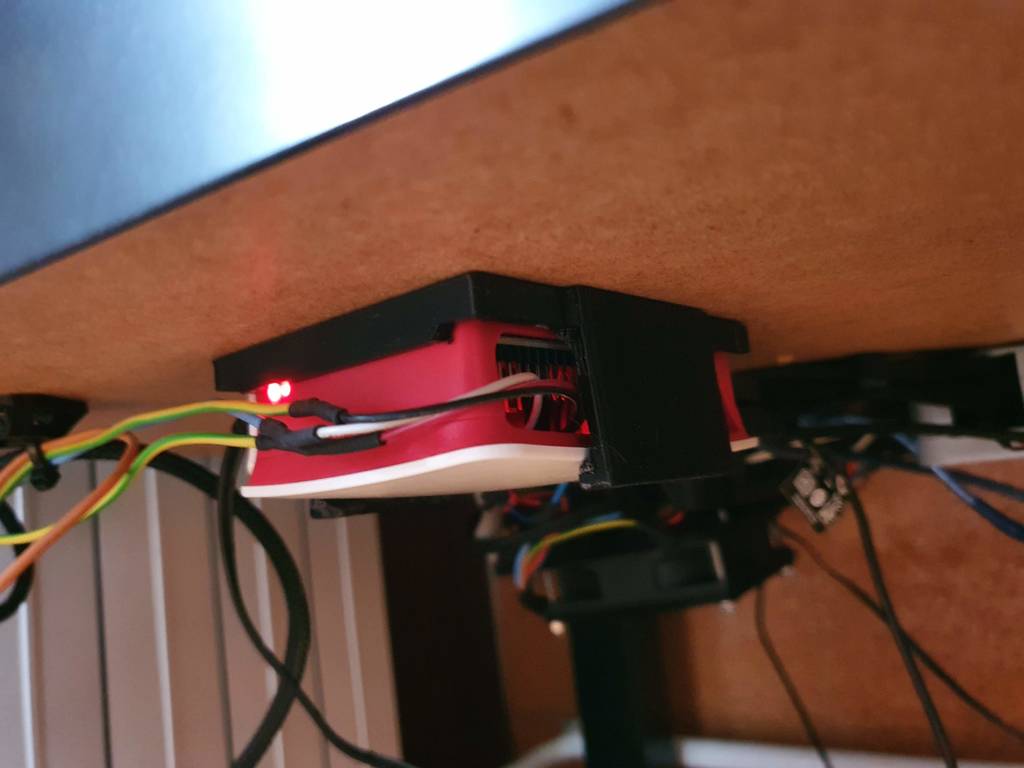 Raspberry Pi 3 case holder