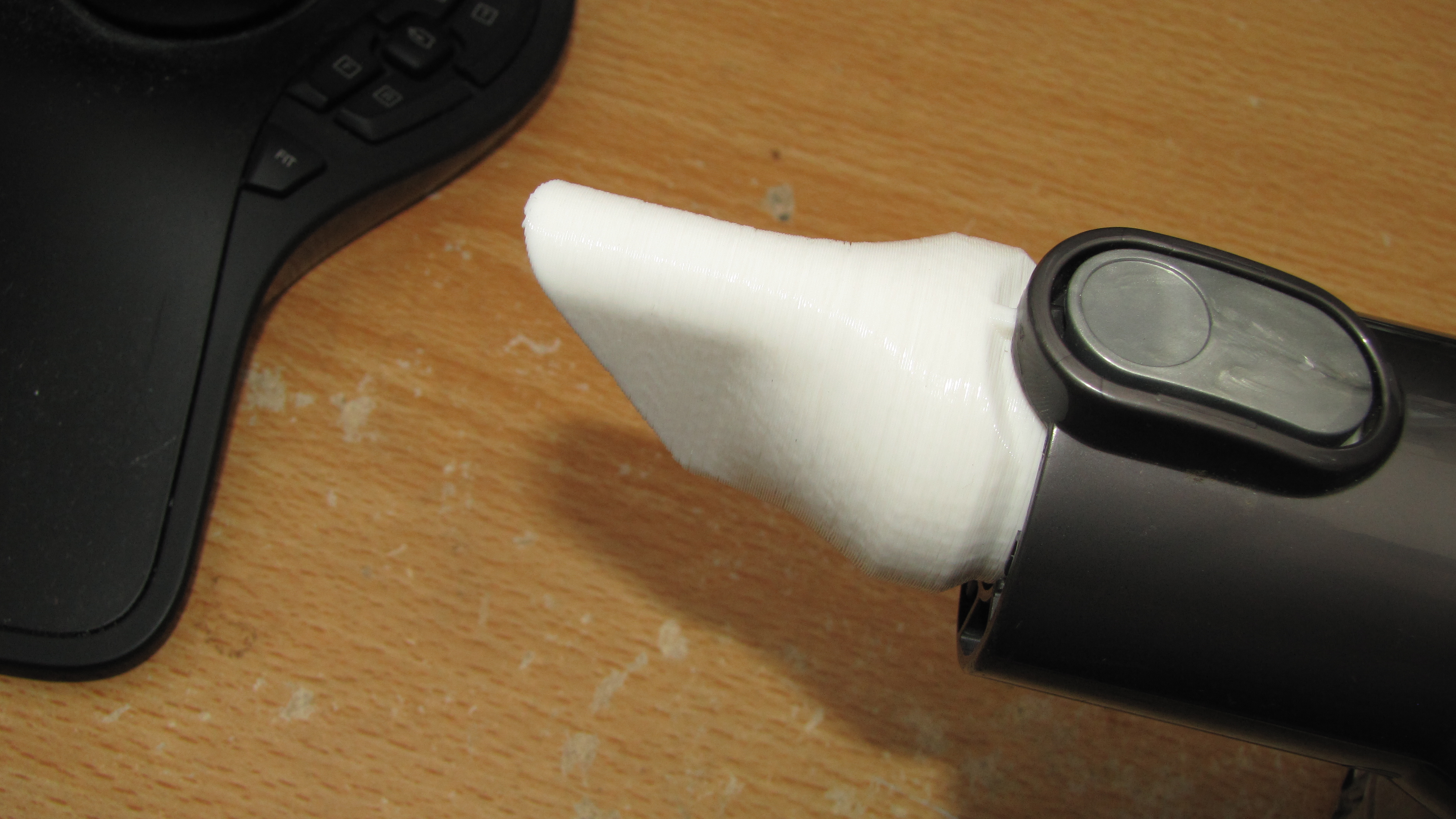 Dyson vacuum cleaner adapter attachment - parametric