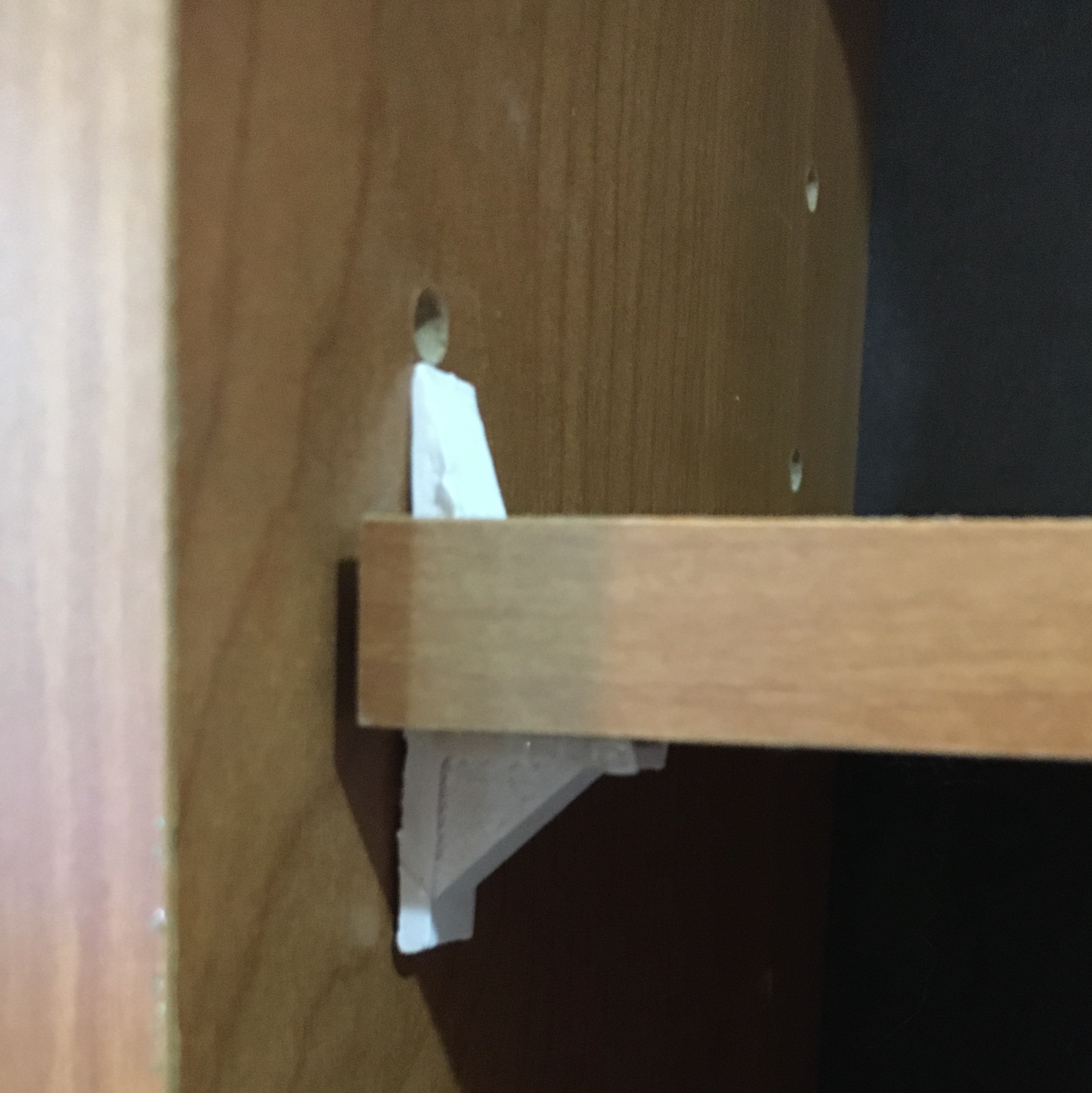 Customizable Shelf Retention Bracket