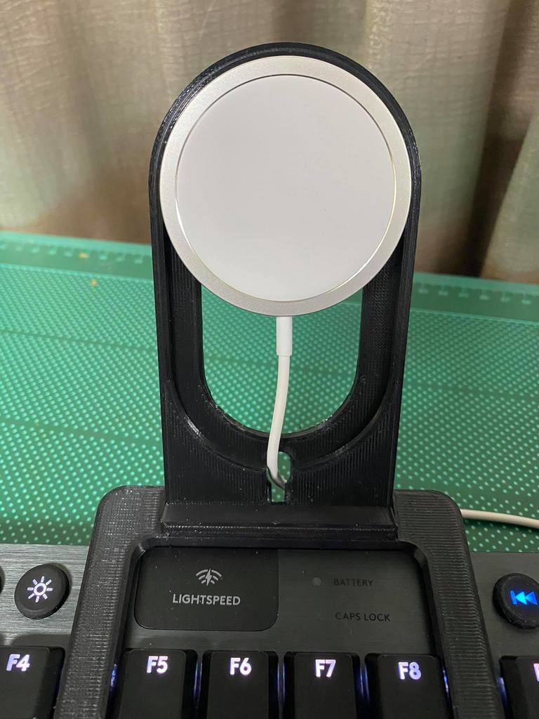 MagSafe stand for logitech G915 TKL (for iPhone 12 Pro Max currently)
