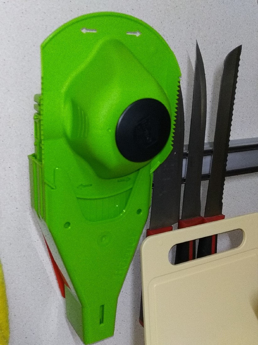 Mounting multibox slicer Berner V-prima on the wall