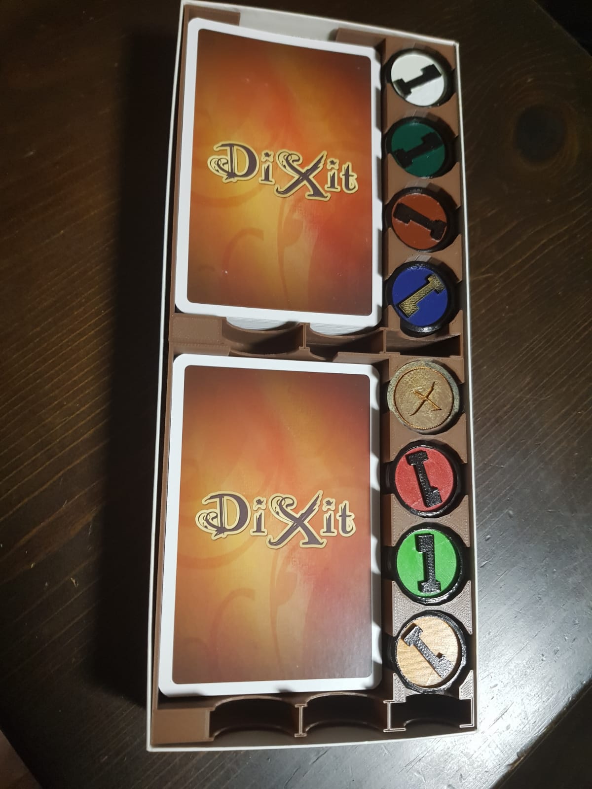 Dixit organizer for extension box