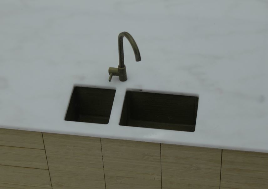 Model Kitchen Sink + Tap