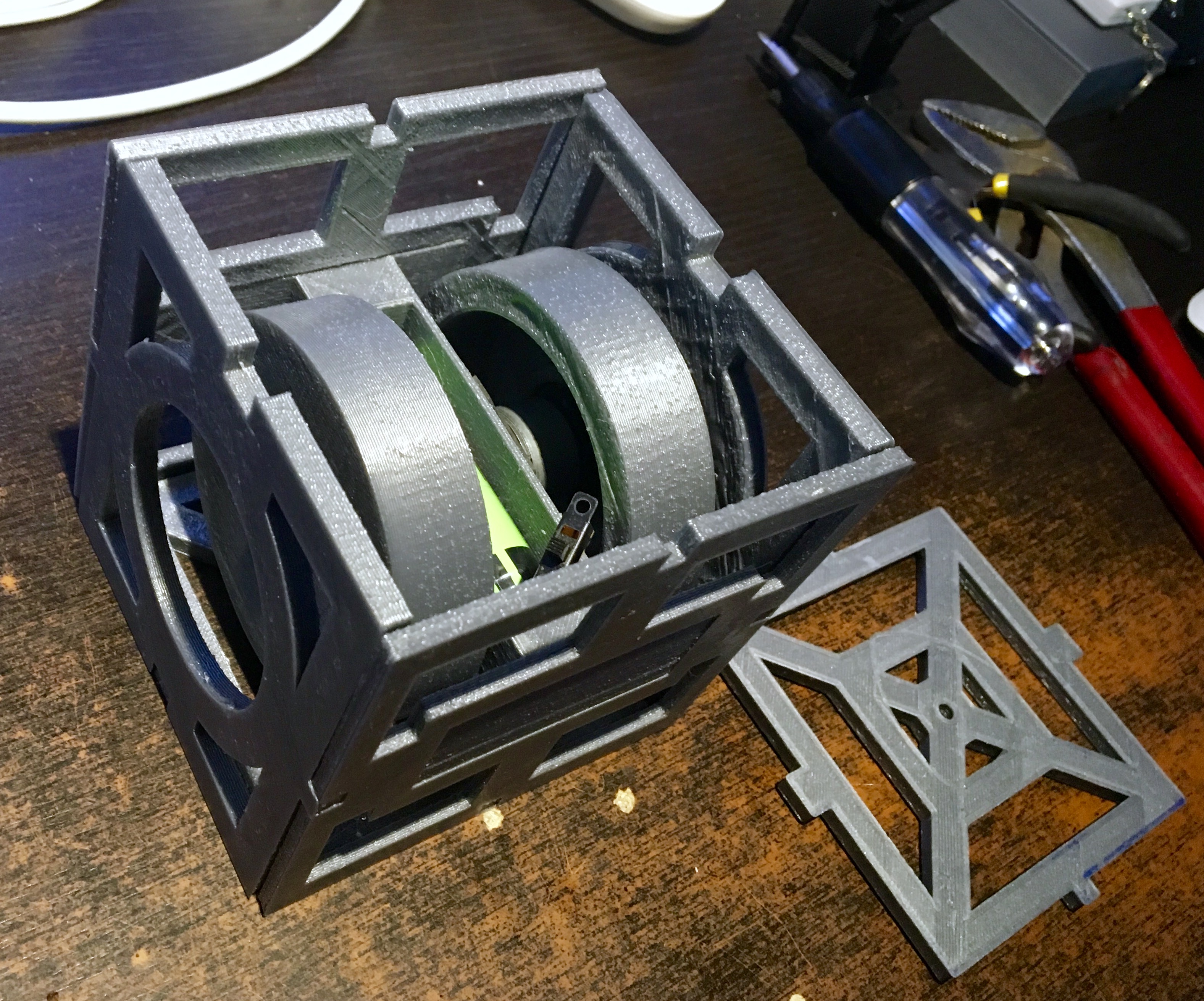 Motorized Gyro Cube!