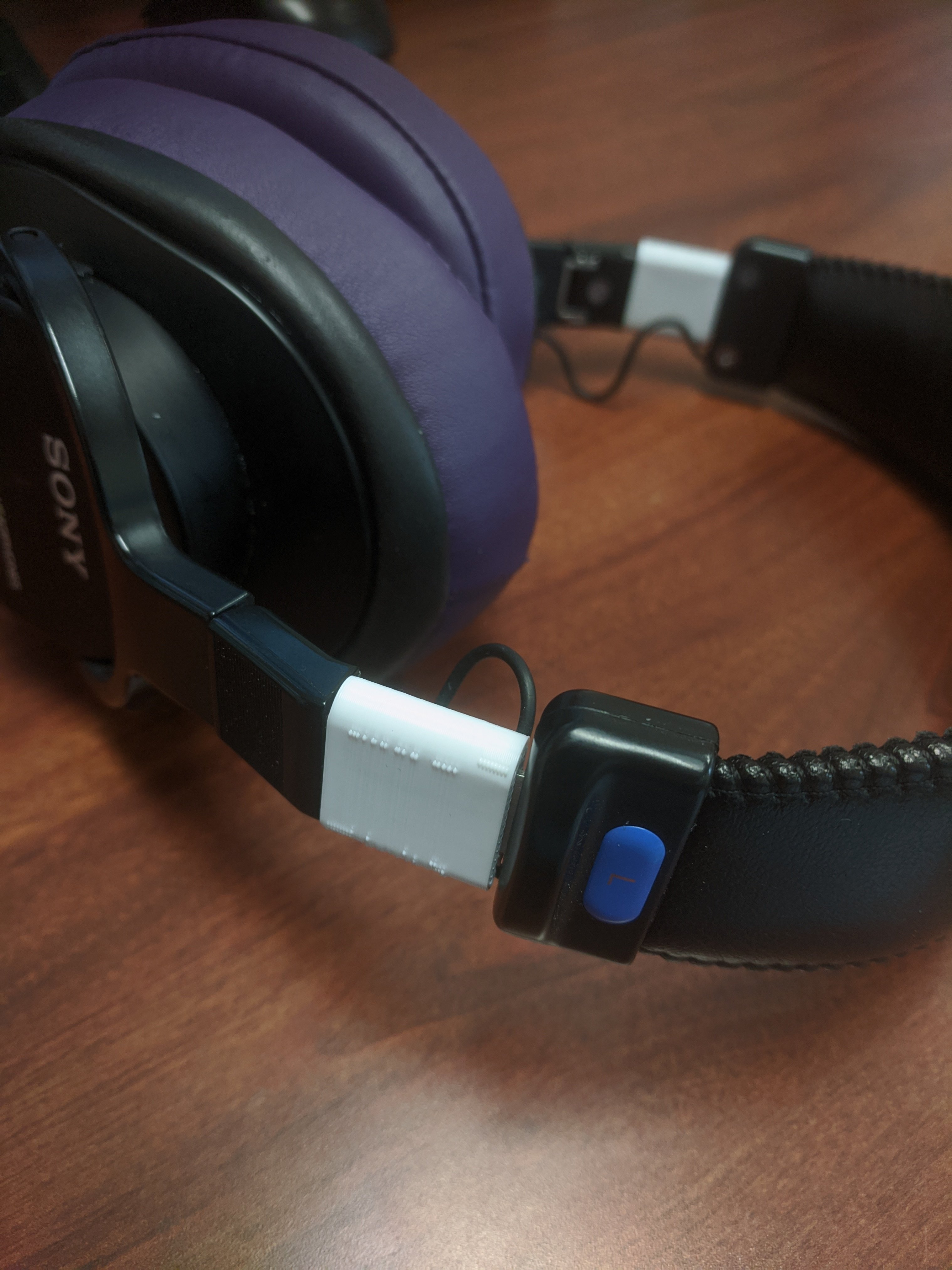 Sony-MDRv6 Headband Clip