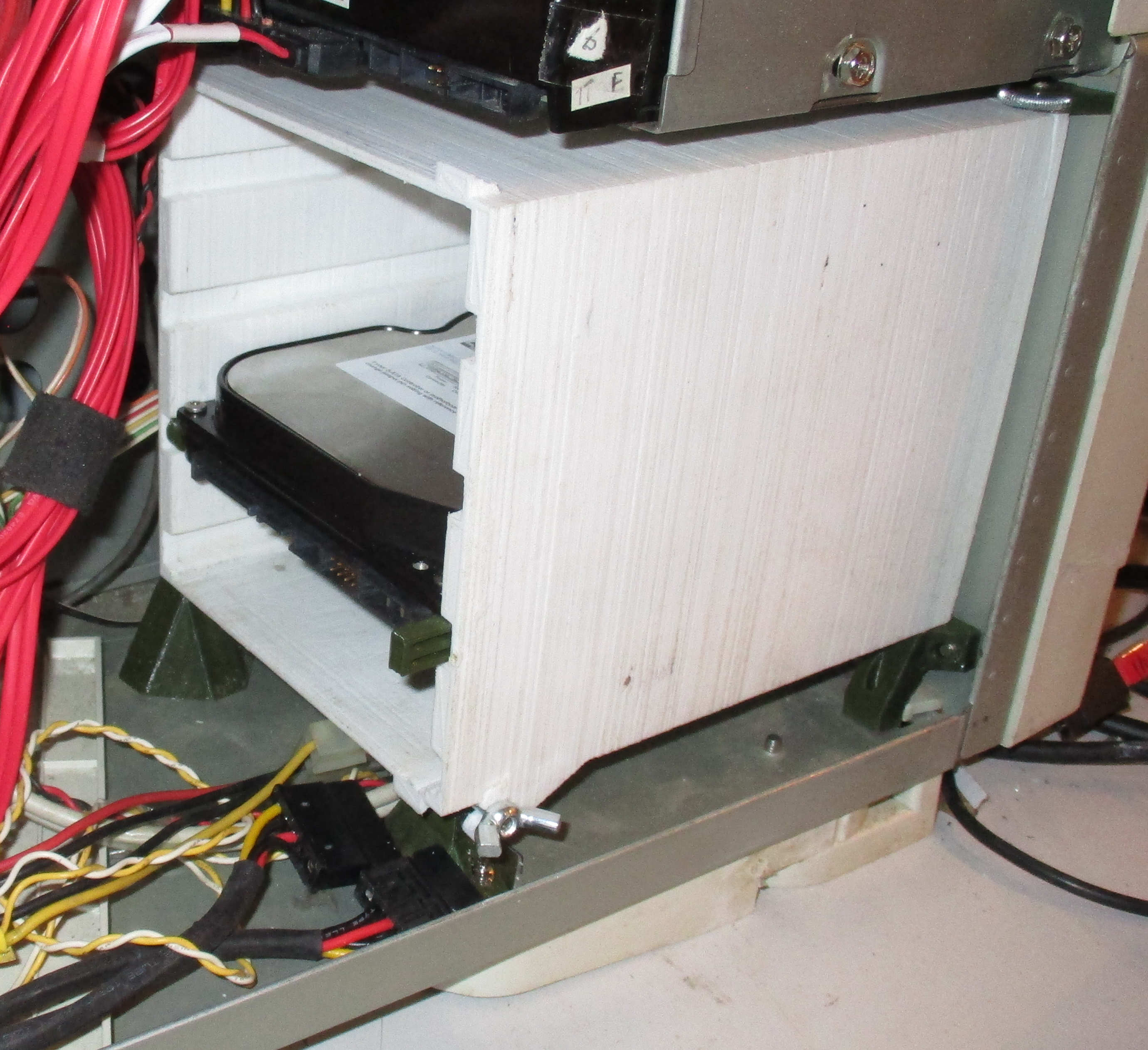 4 × HDD 3.5 cage with hinge