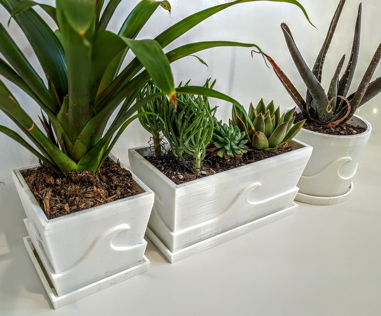 Wave design planter