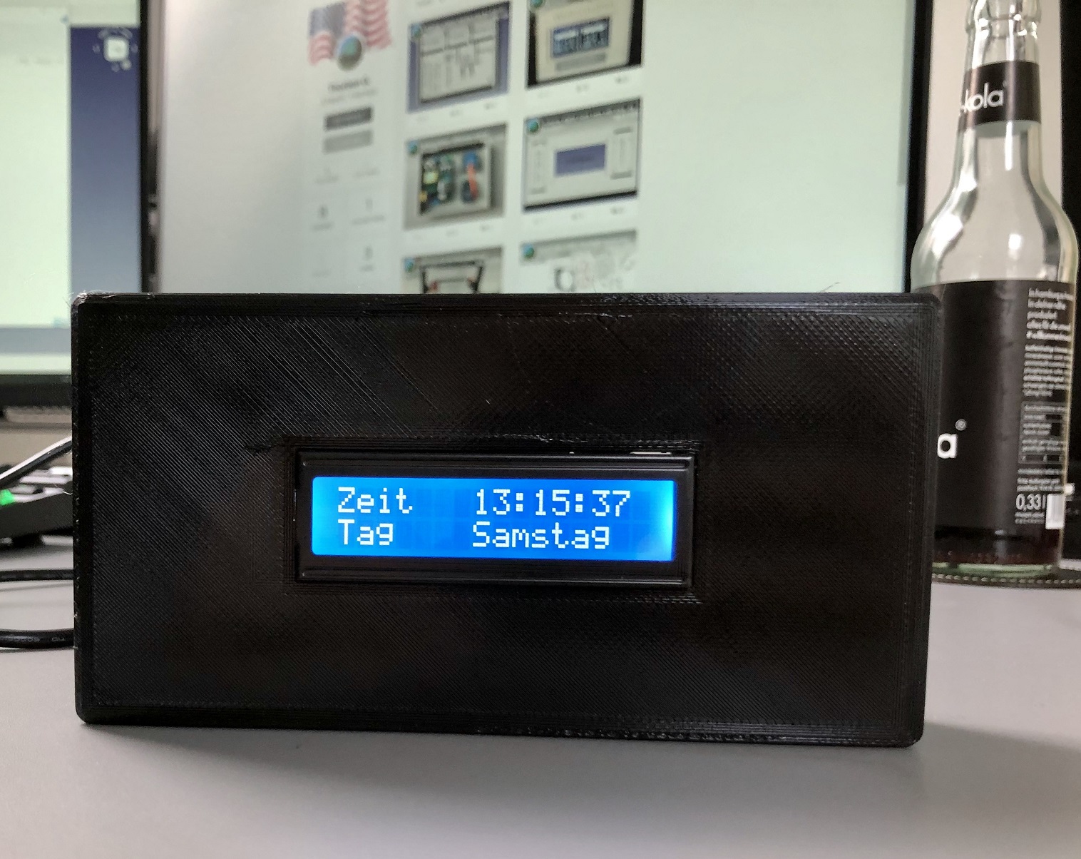 Arduino digital clock case with time, day, date and temperature