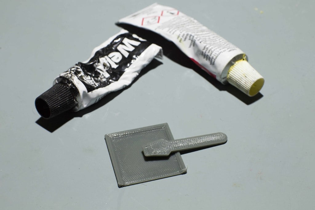 Spatula and mixing plate for two-component adhesives