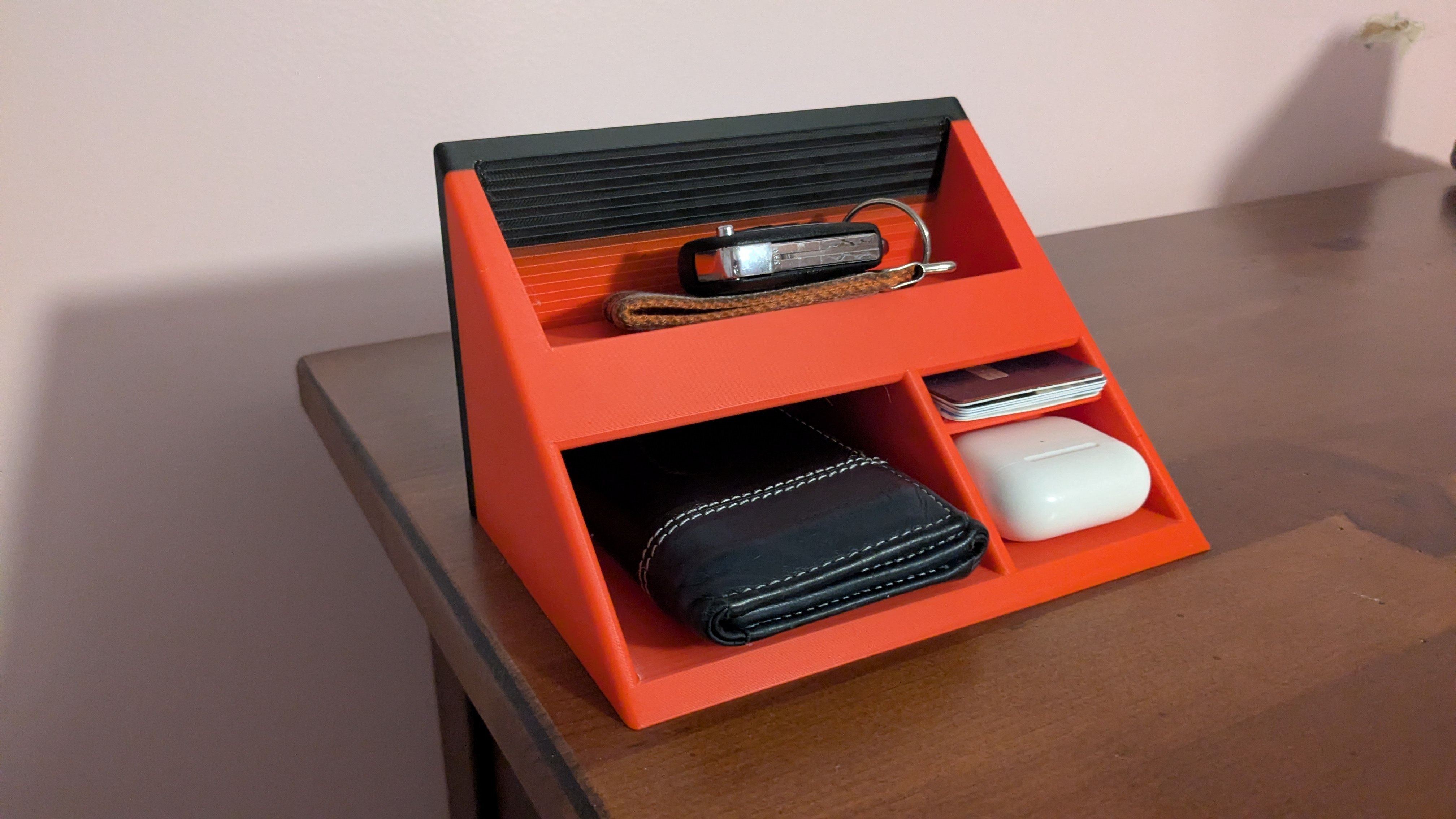 Compact EDC Nightstand Valet – Slanted Desk Organizer for Wallet and AirPods