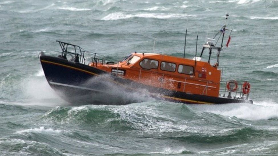 RNLI Shannon Class Lifeboat - 1/20 scale - RC capable
