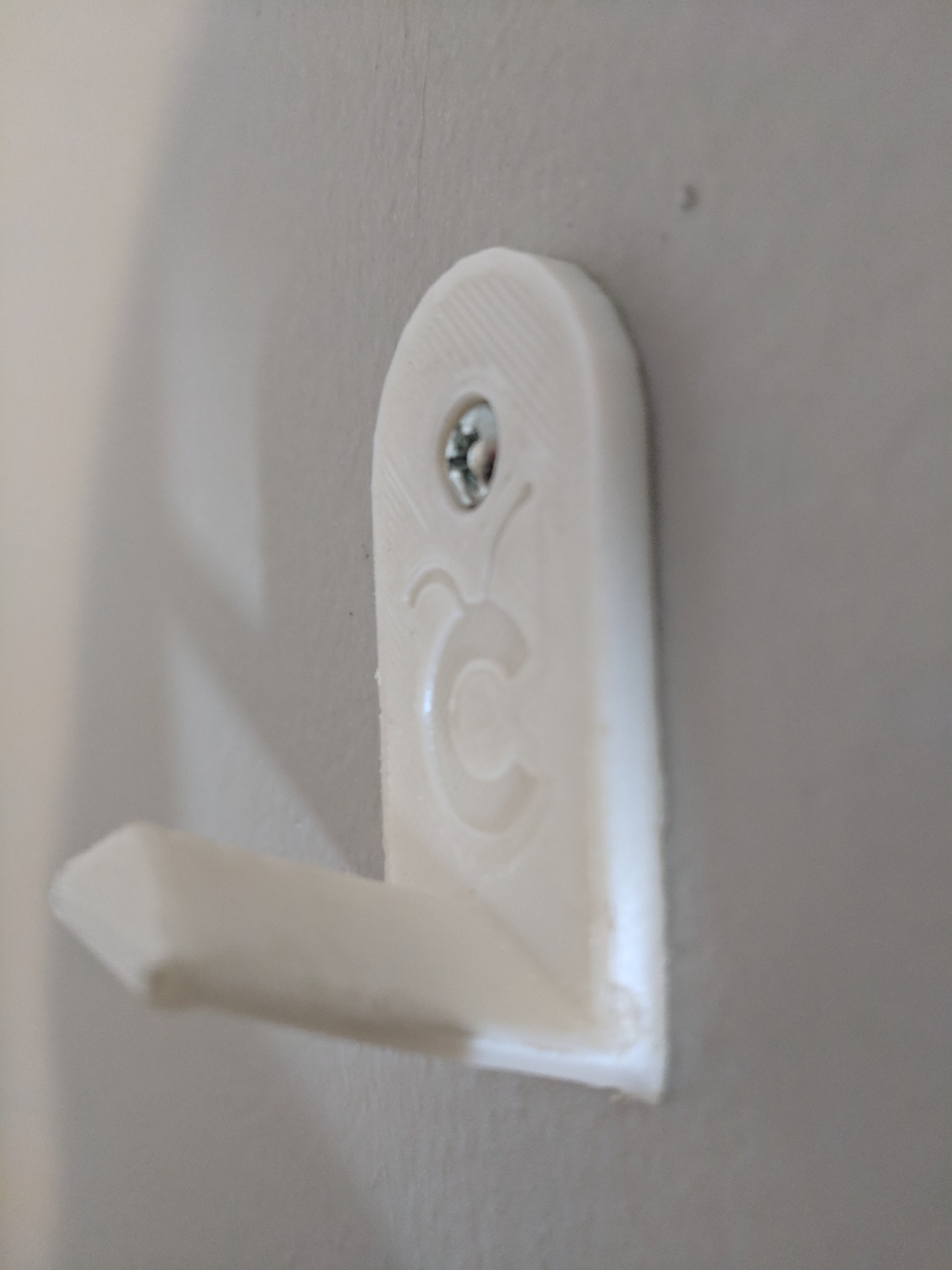 Cricut cutting mat hanger