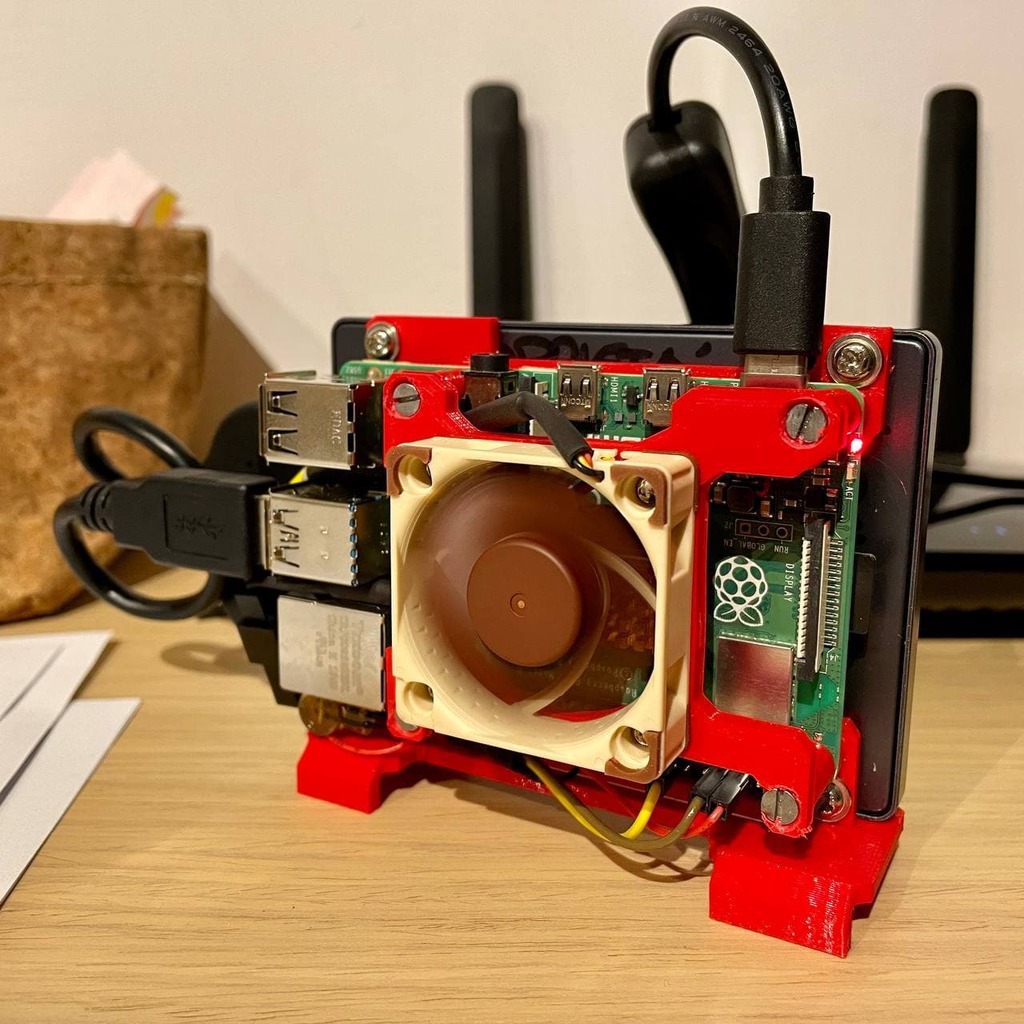 Raspberry Pi 4 (Pi4) stand for SSD, with fun Noctua NF-A4X10 5V 40x10mm 