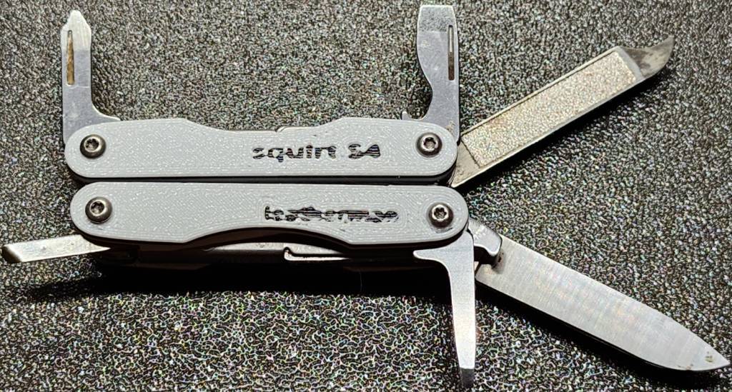 Leatherman squirt scales