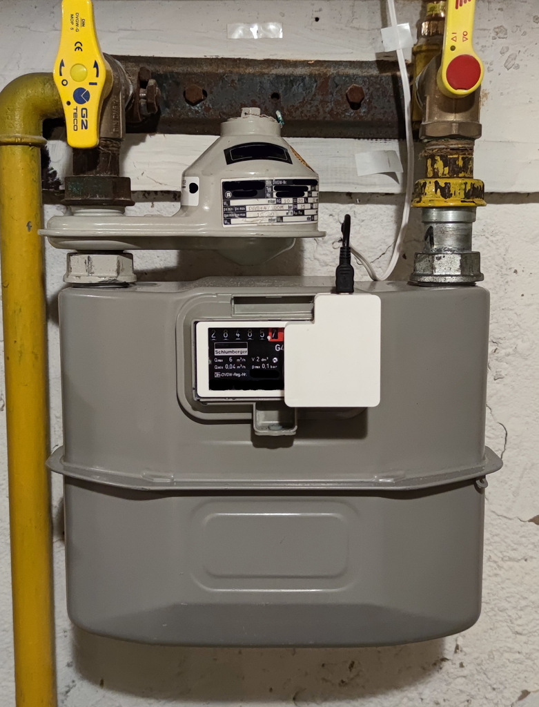 Gas meter - IR Sensor TCRT 5000 sensor housing Schlumberger G4 RF1 and an ESP32