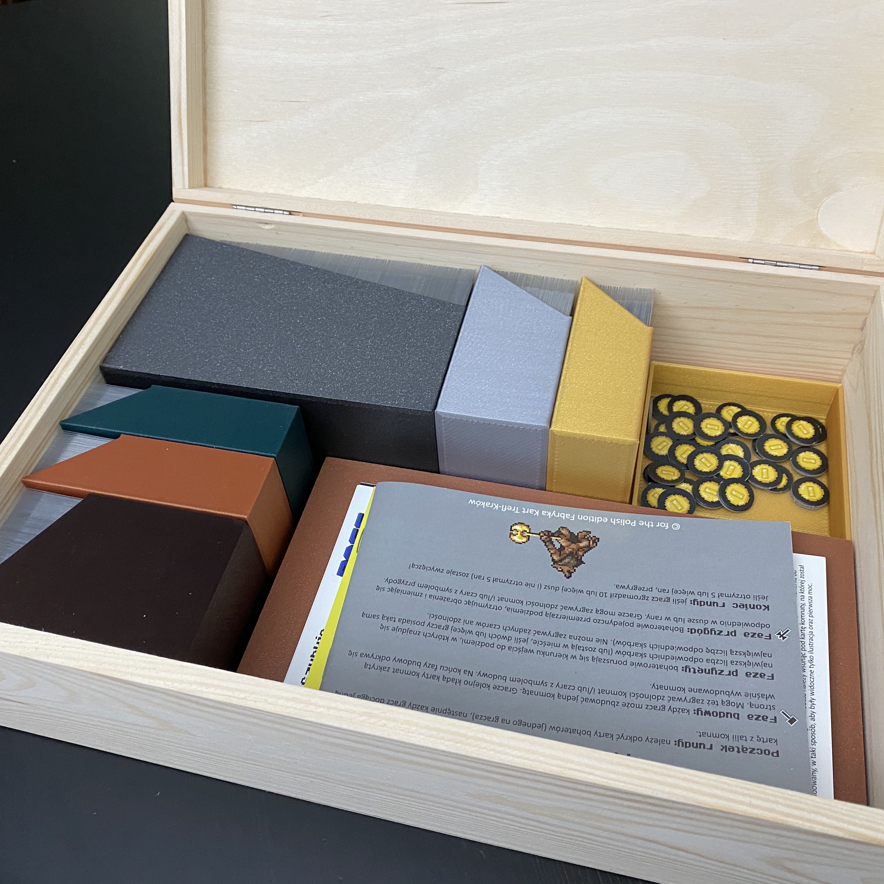 Boss Monster - Box that fits everything in sleeves