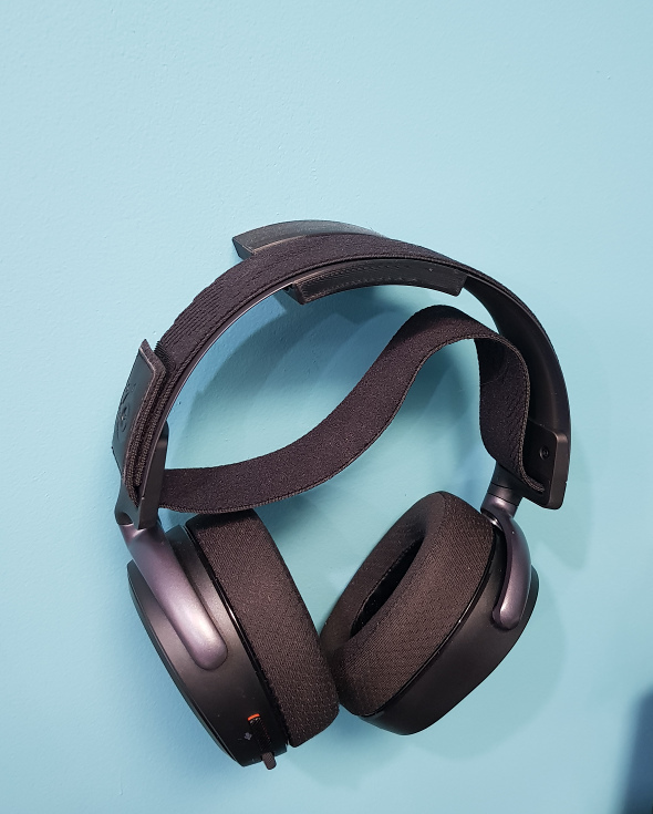 SteelSeries Arctis Pro Wireless headphone hanger