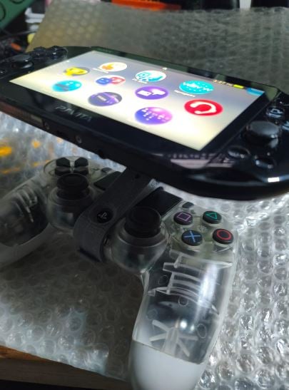 PS4 controller MagSafe Phone holder.