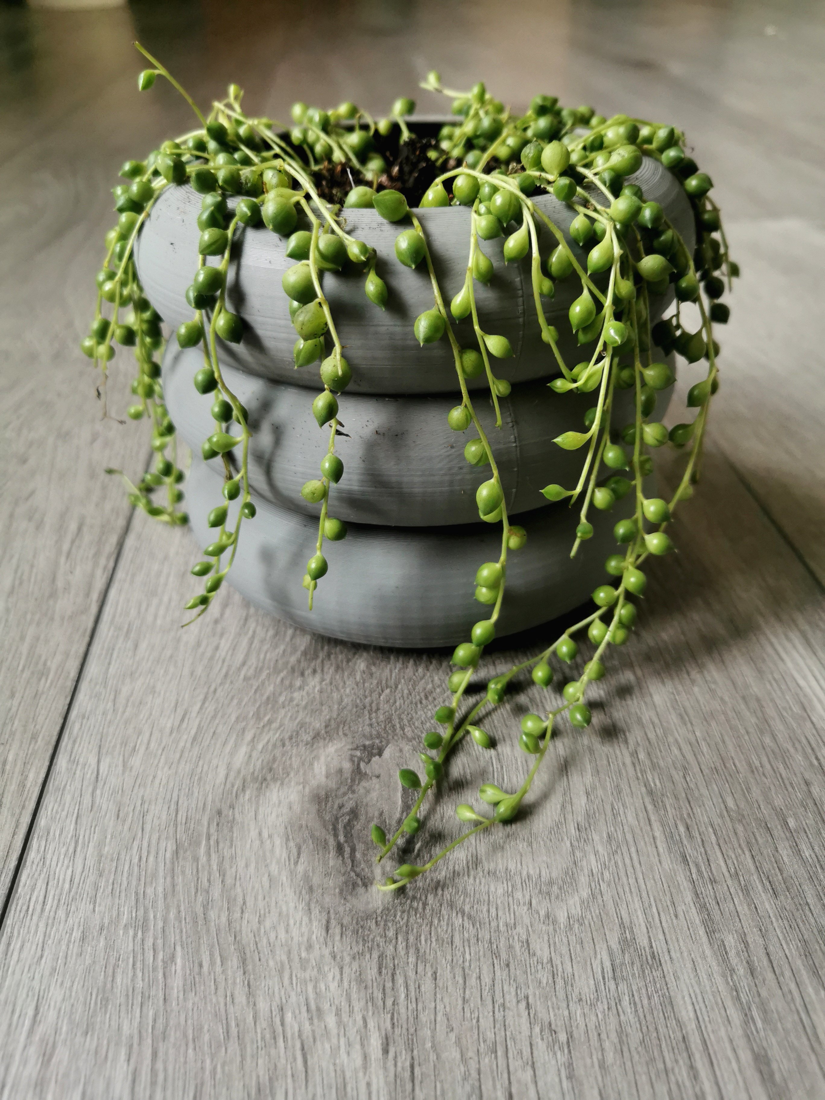 Stackable bubble flower pot with drainage holes